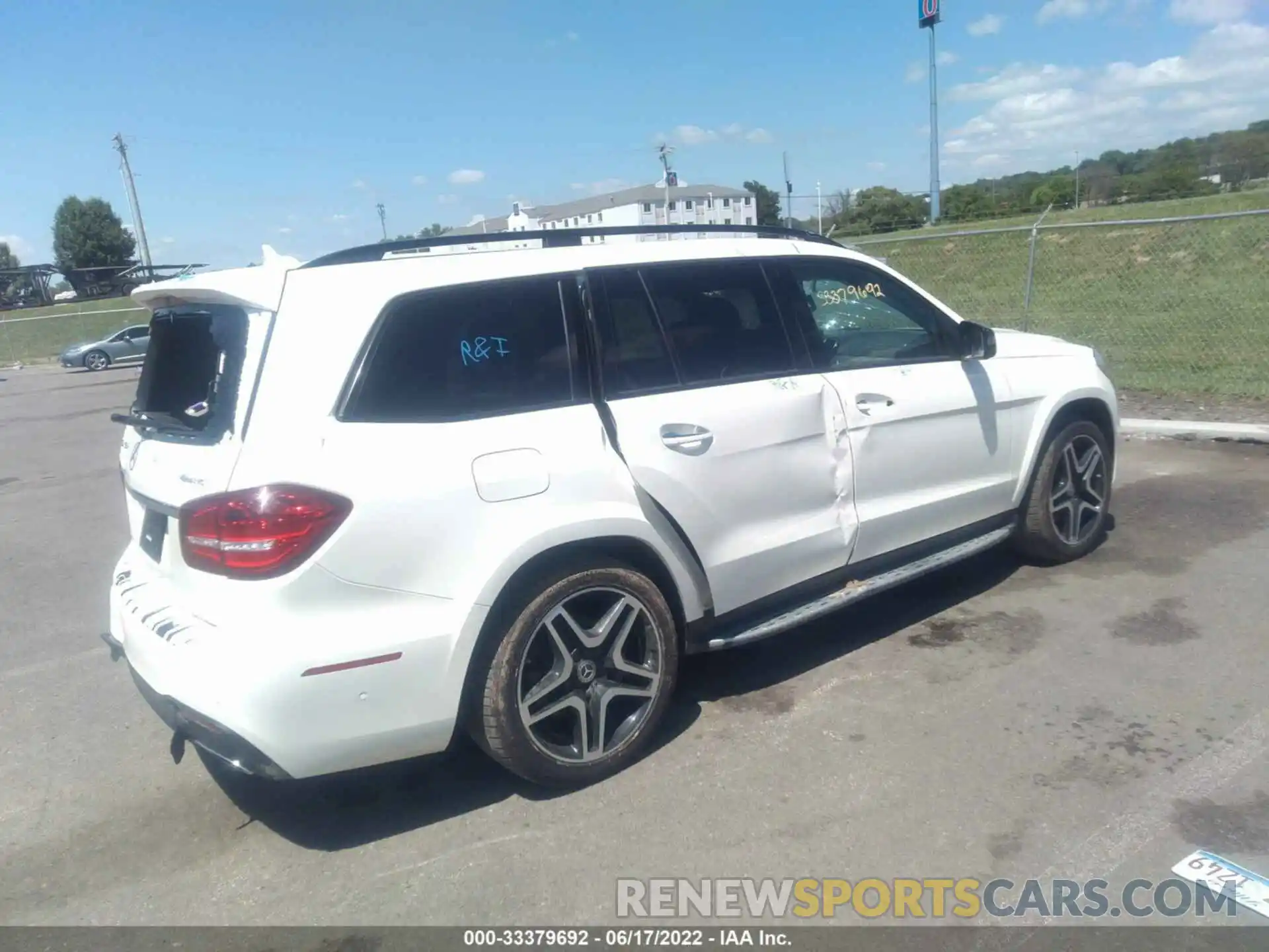 4 Photograph of a damaged car 4JGDF7DE9KB186011 MERCEDES-BENZ GLS 2019