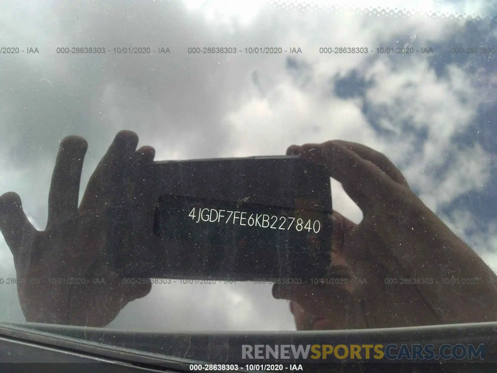 9 Photograph of a damaged car 4JGDF7FE6KB227840 MERCEDES-BENZ GLS 2019