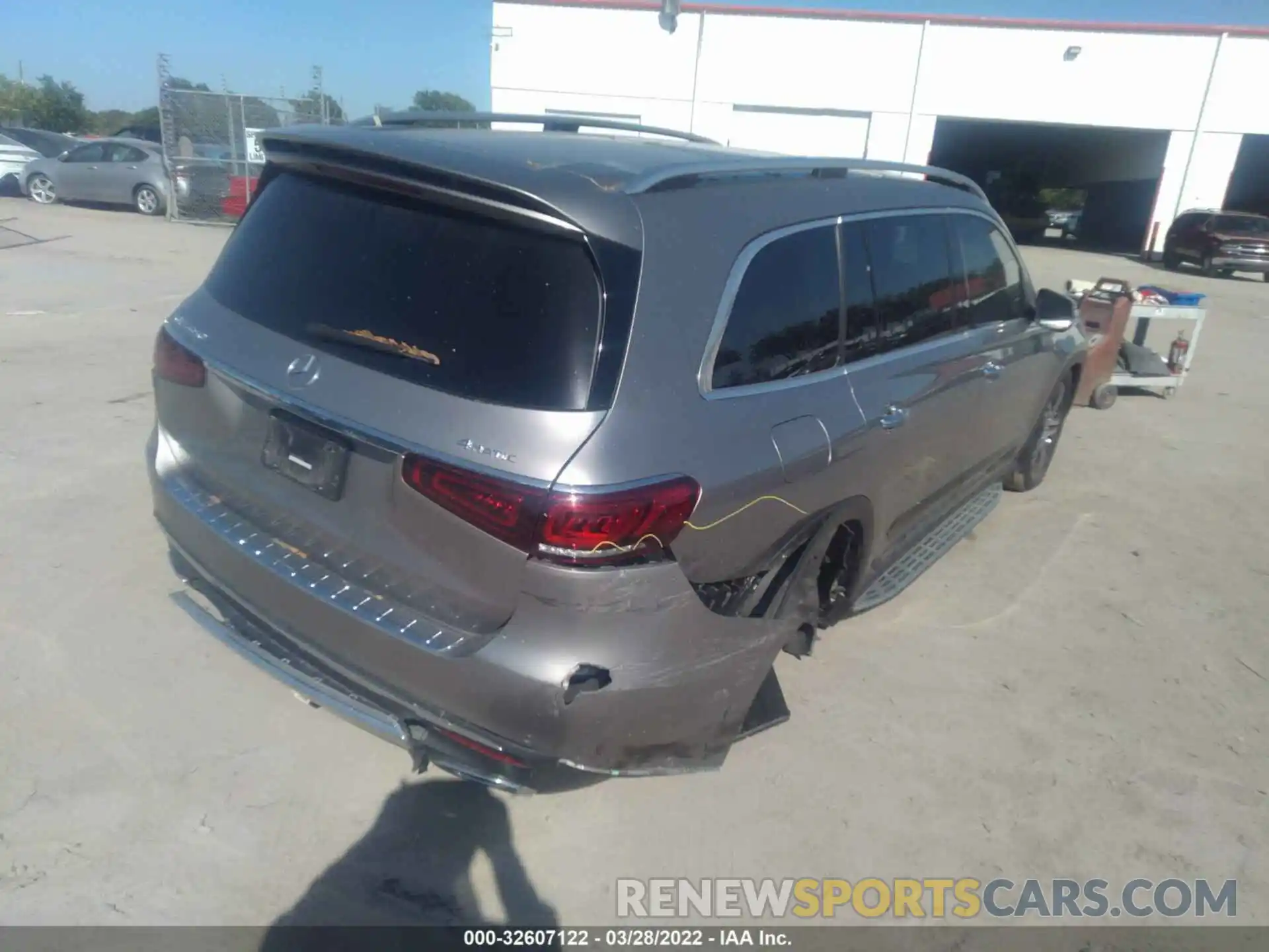 4 Photograph of a damaged car 4JGFF5KE3LA169194 MERCEDES-BENZ GLS 2020