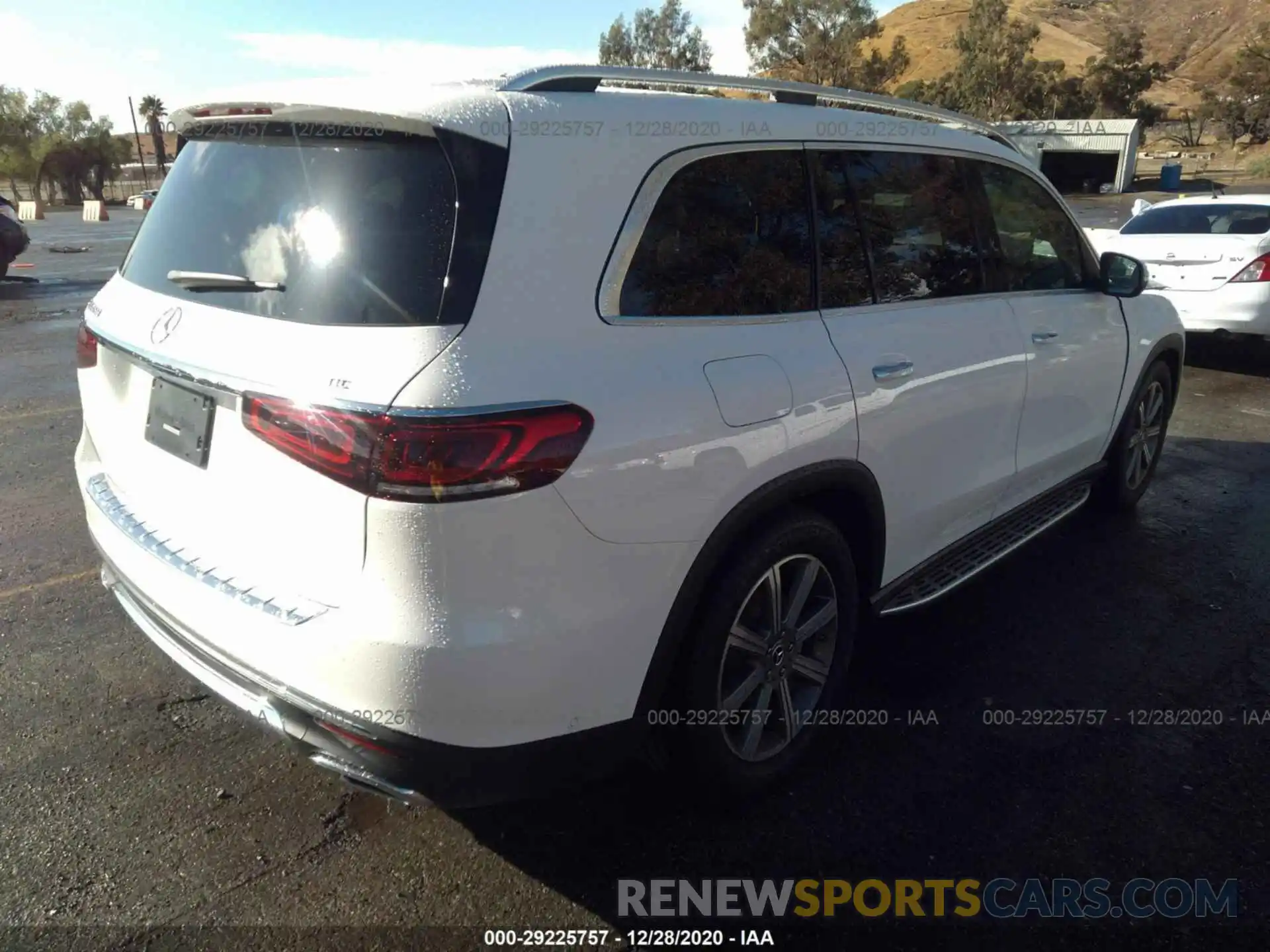 4 Photograph of a damaged car 4JGFF5KE4LA185372 MERCEDES-BENZ GLS 2020