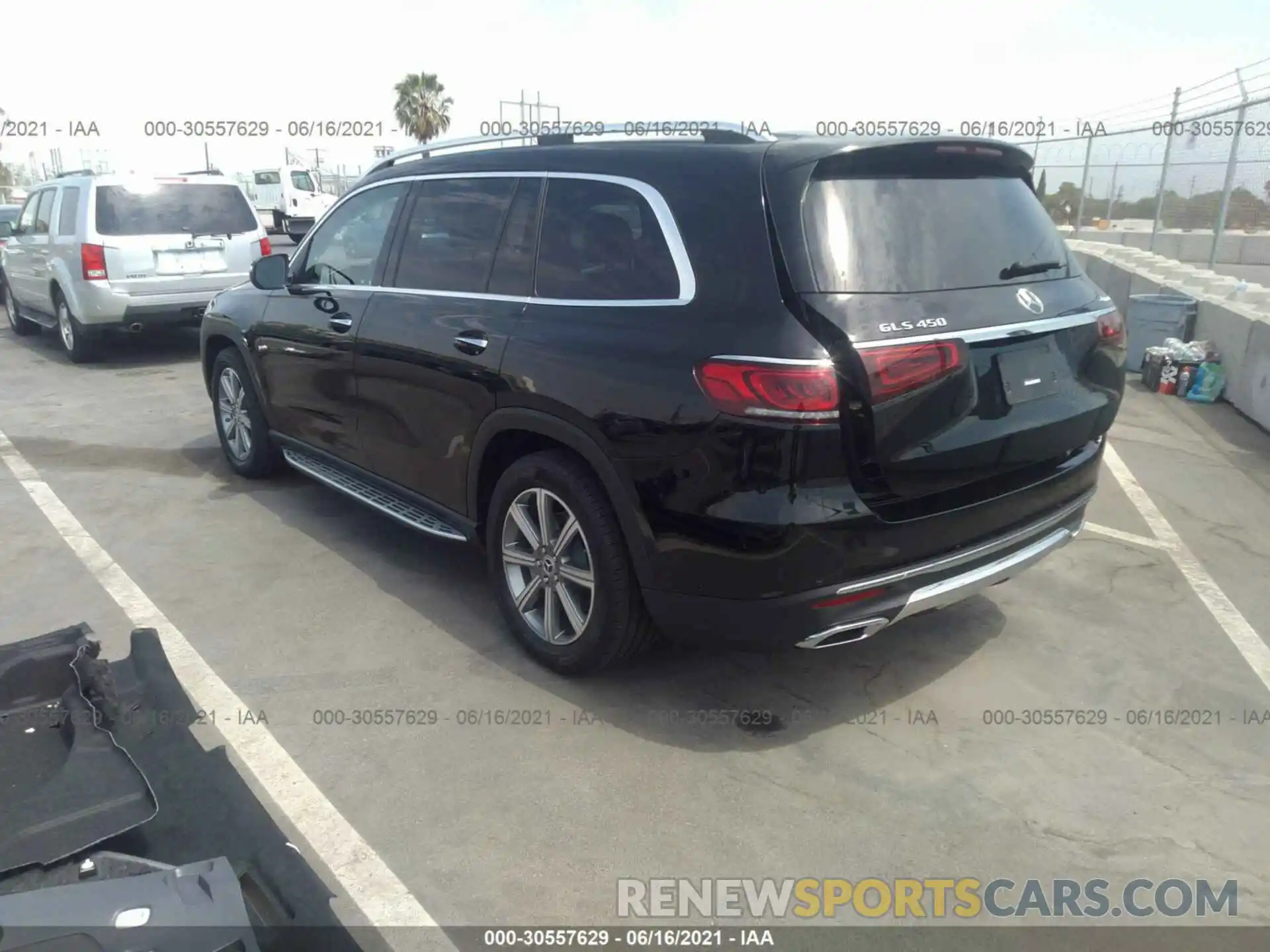 3 Photograph of a damaged car 4JGFF5KE4LA215695 MERCEDES-BENZ GLS 2020