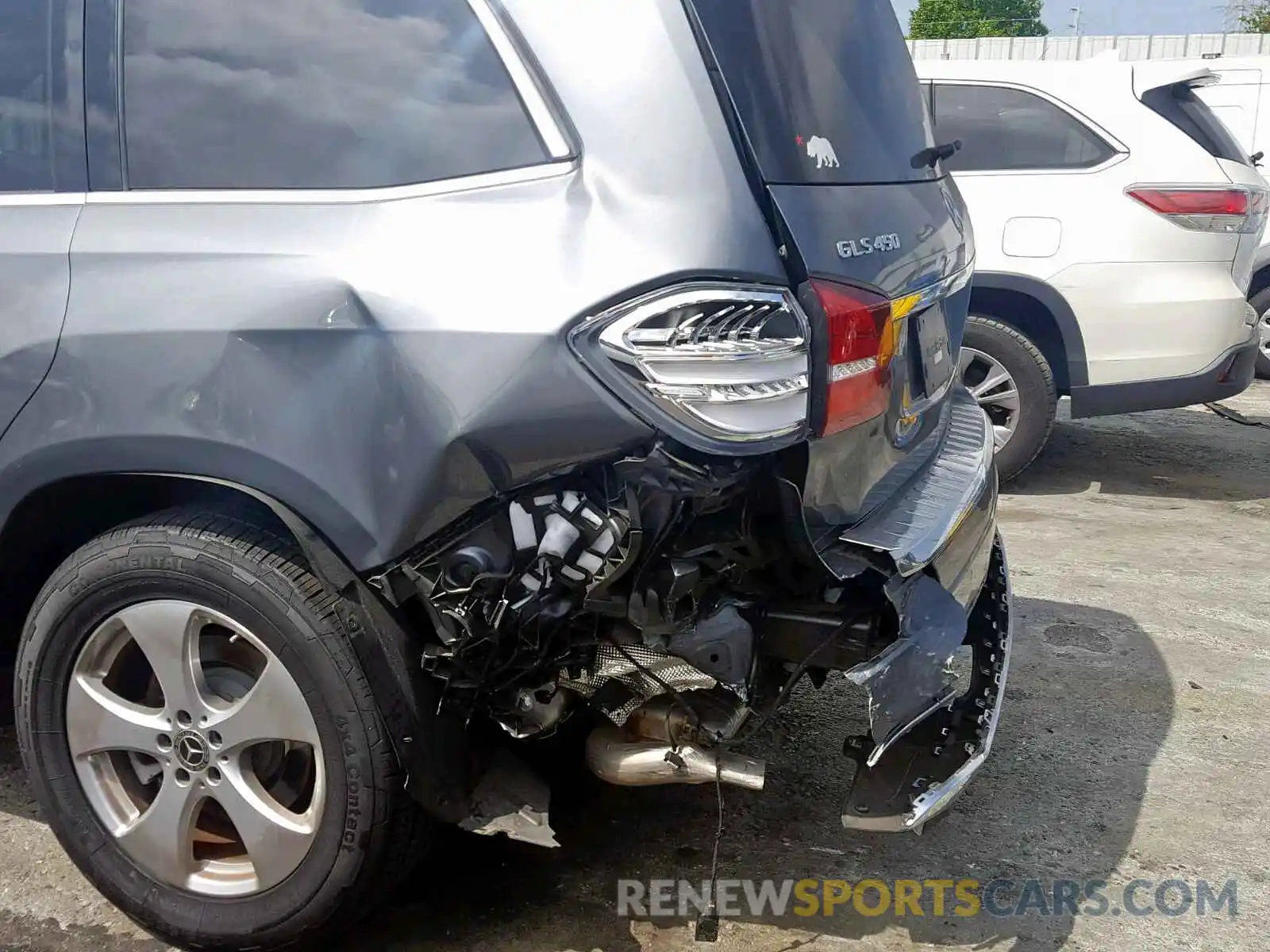 9 Photograph of a damaged car 4JGDF6EE1KB223593 MERCEDES-BENZ GLS 450 4M 2019