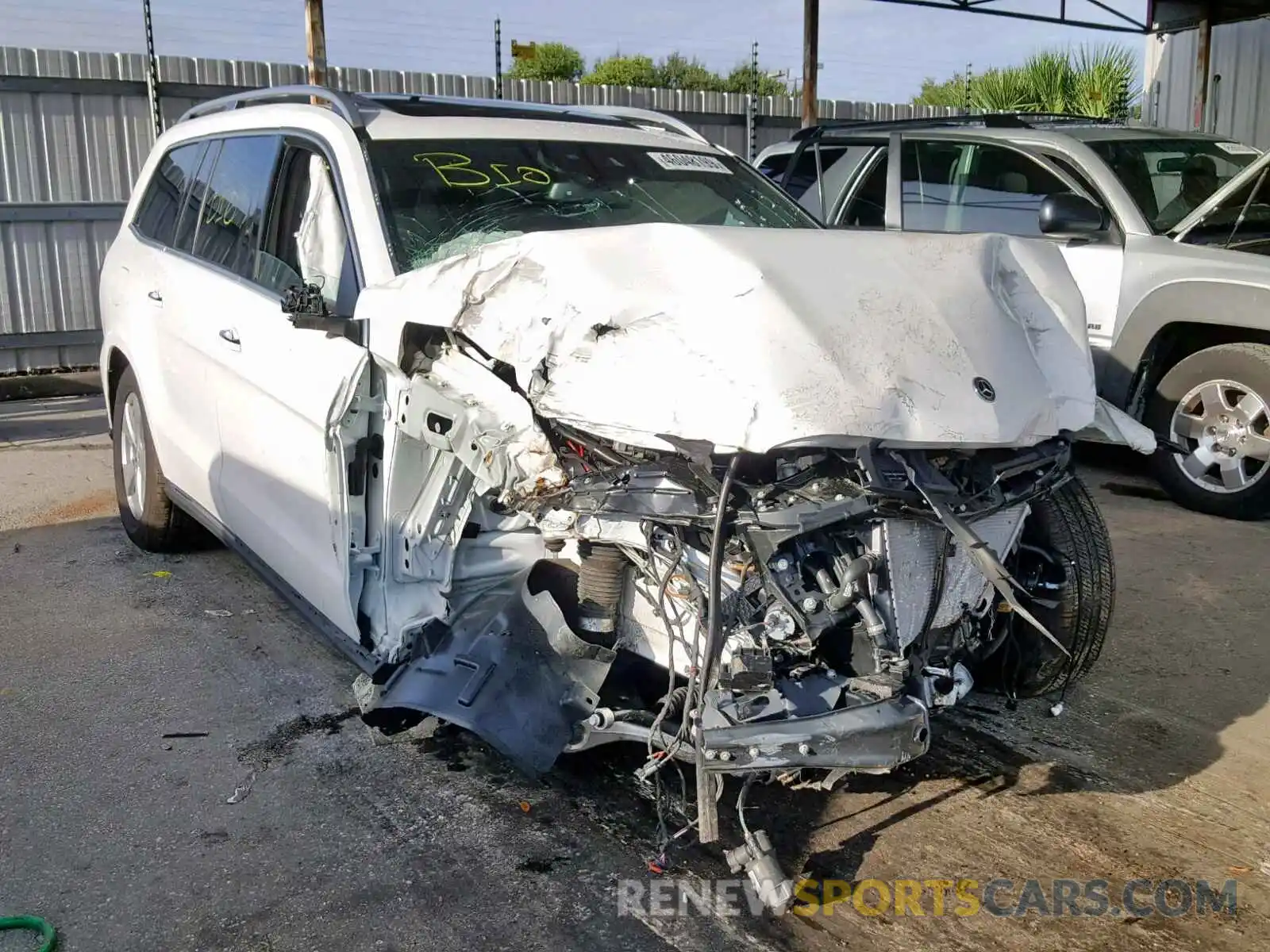 1 Photograph of a damaged car 4JGDF6EE8KB229374 MERCEDES-BENZ GLS 450 4M 2019