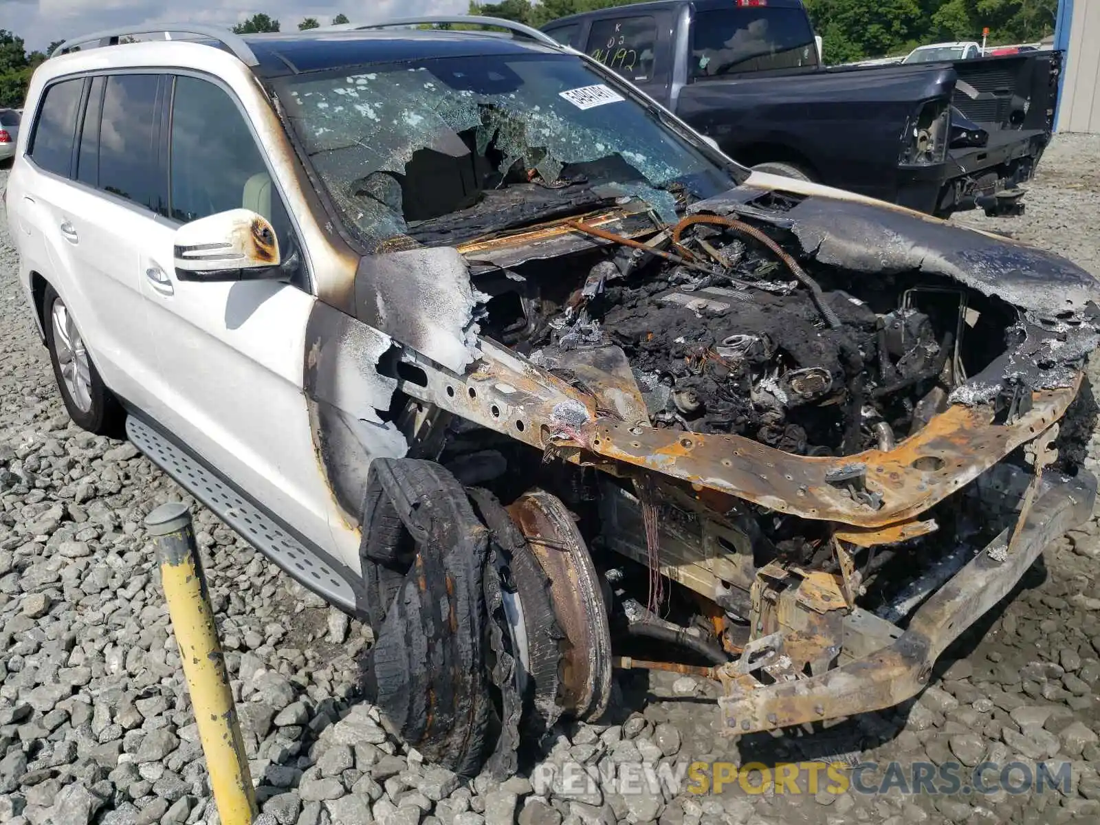 9 Photograph of a damaged car 4JGDF6EE2KB231816 MERCEDES-BENZ GLS-CLASS 2019