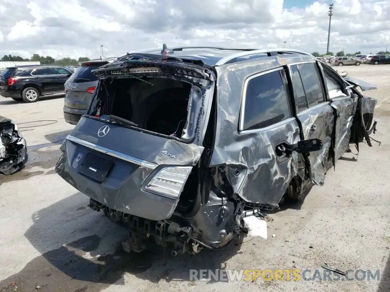 4 Photograph of a damaged car 4JGDF6EE3KB230030 MERCEDES-BENZ GLS-CLASS 2019