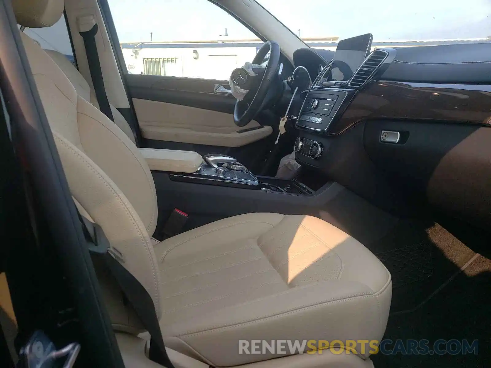 5 Photograph of a damaged car 4JGDF6EE8KB210081 MERCEDES-BENZ GLS-CLASS 2019