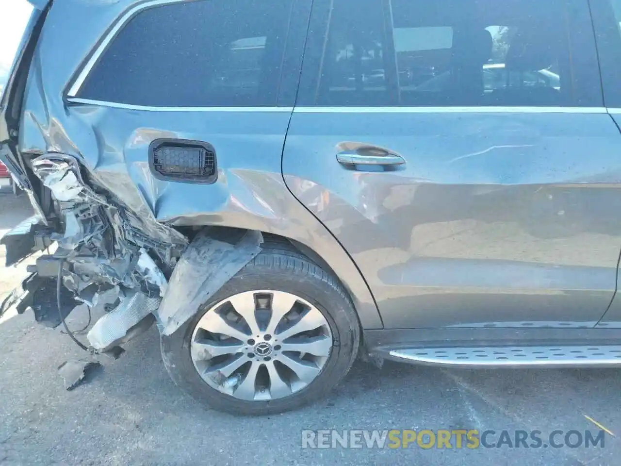 9 Photograph of a damaged car 4JGDF6EE8KB238589 MERCEDES-BENZ GLS-CLASS 2019