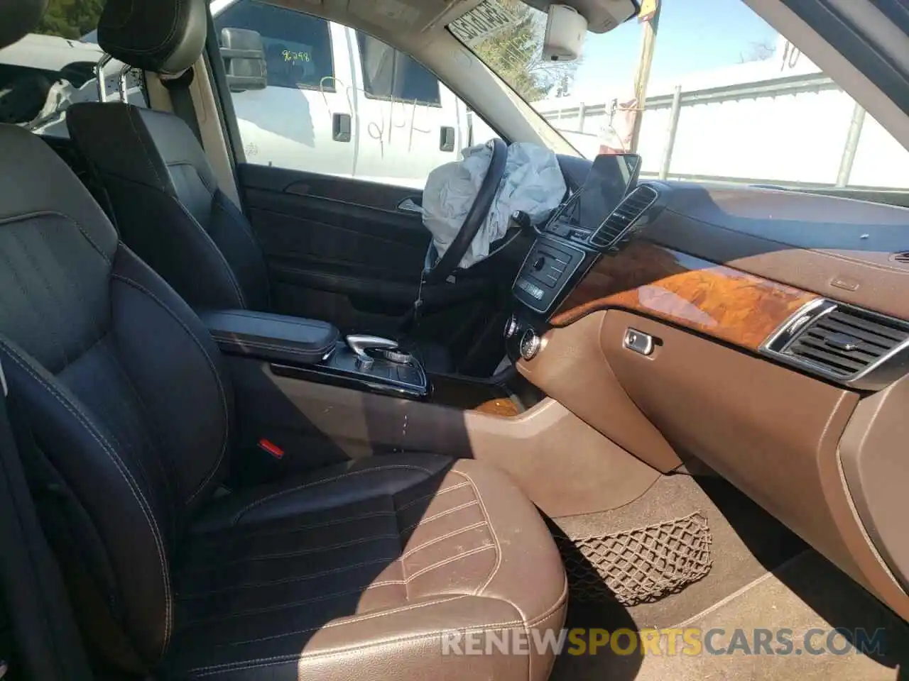 5 Photograph of a damaged car 4JGDF6EE9KB218867 MERCEDES-BENZ GLS-CLASS 2019