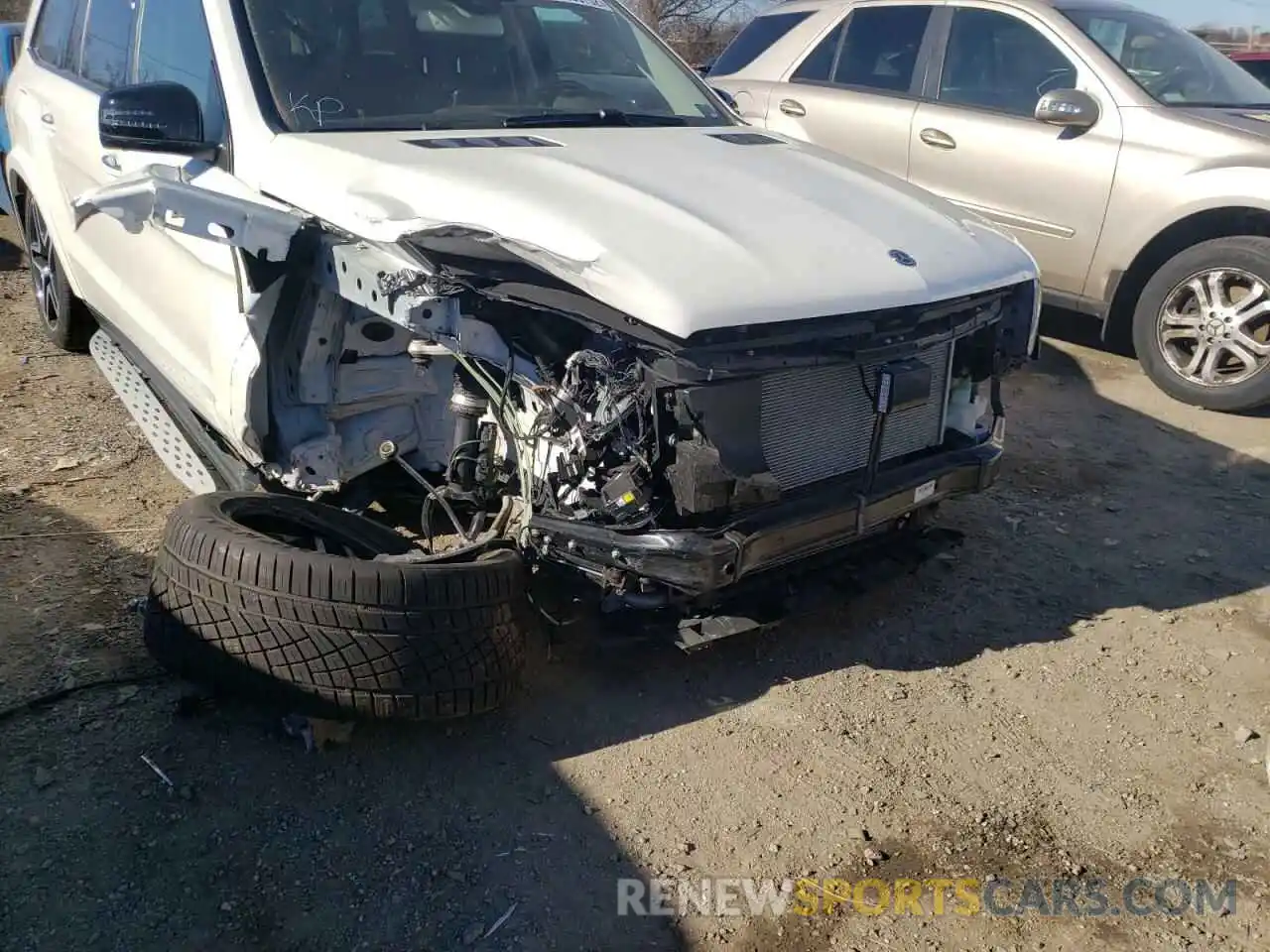 9 Photograph of a damaged car 4JGDF7DE3KB195982 MERCEDES-BENZ GLS-CLASS 2019