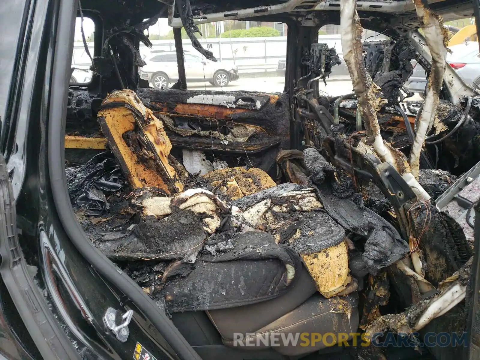 6 Photograph of a damaged car 4JGDF7DE9KB210601 MERCEDES-BENZ GLS-CLASS 2019