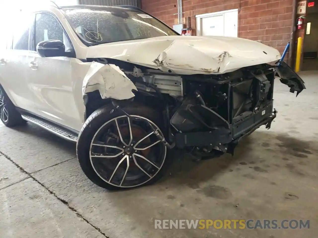 9 Photograph of a damaged car 4JGFF8GE7LA197087 MERCEDES-BENZ GLS-CLASS 2020