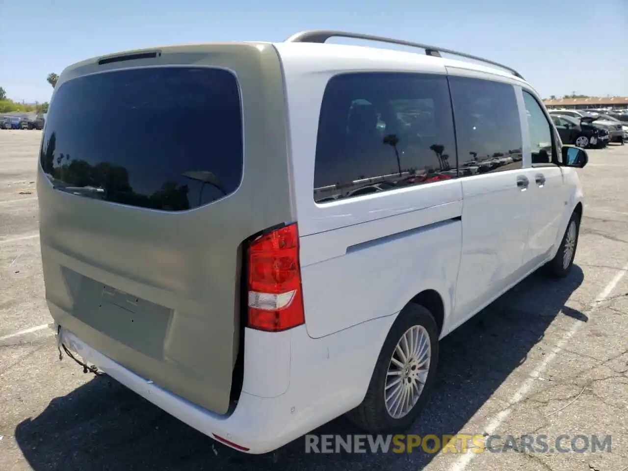 4 Photograph of a damaged car WD4PG2EE1K3579694 MERCEDES-BENZ METRIS 2019