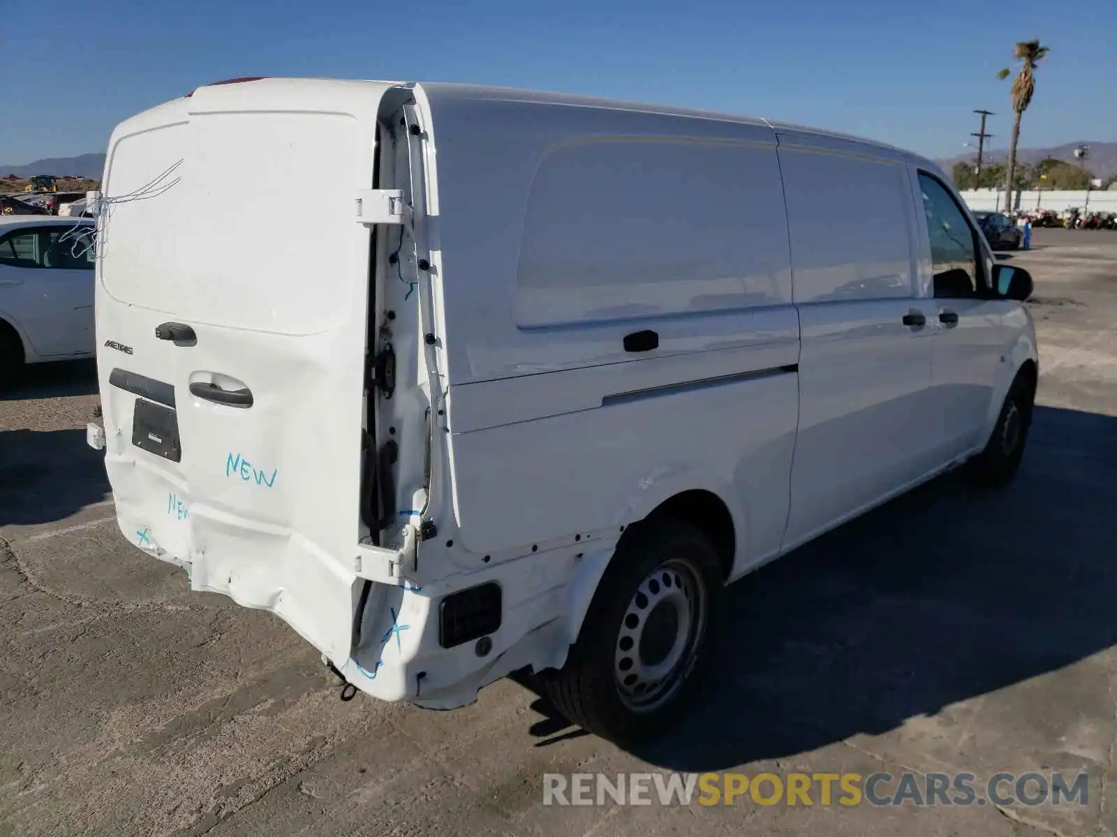 4 Photograph of a damaged car WD3PG3EA9L3641075 MERCEDES-BENZ METRIS 2020