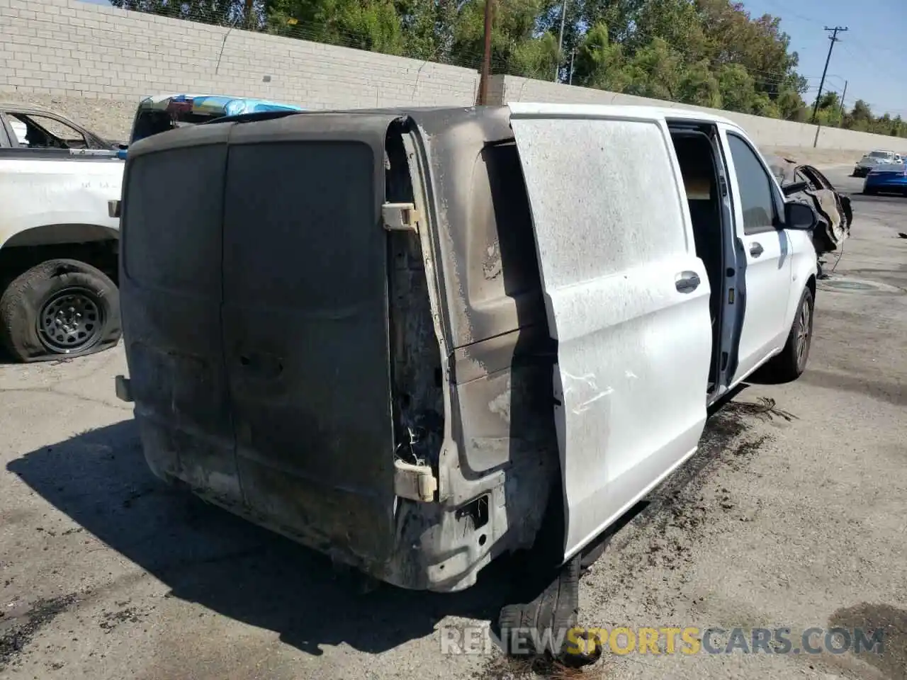 4 Photograph of a damaged car W1YV0BEY5M3831056 MERCEDES-BENZ METRIS 2021