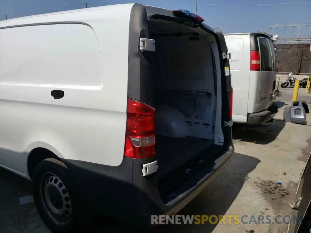 9 Photograph of a damaged car W1YV0CEY8M3870200 MERCEDES-BENZ METRIS 2021