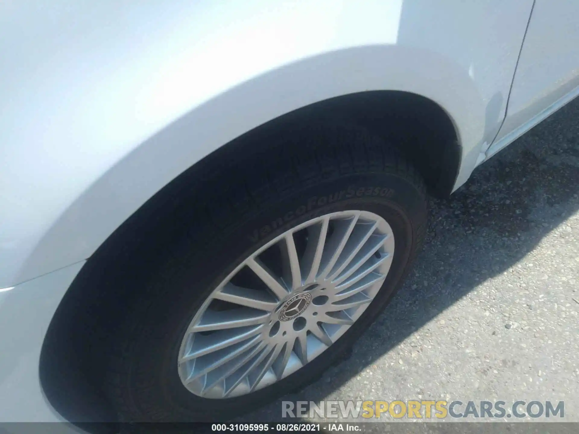 12 Photograph of a damaged car W1YV0CEY6L3693466 MERCEDES-BENZ METRIS CARGO VAN 2020