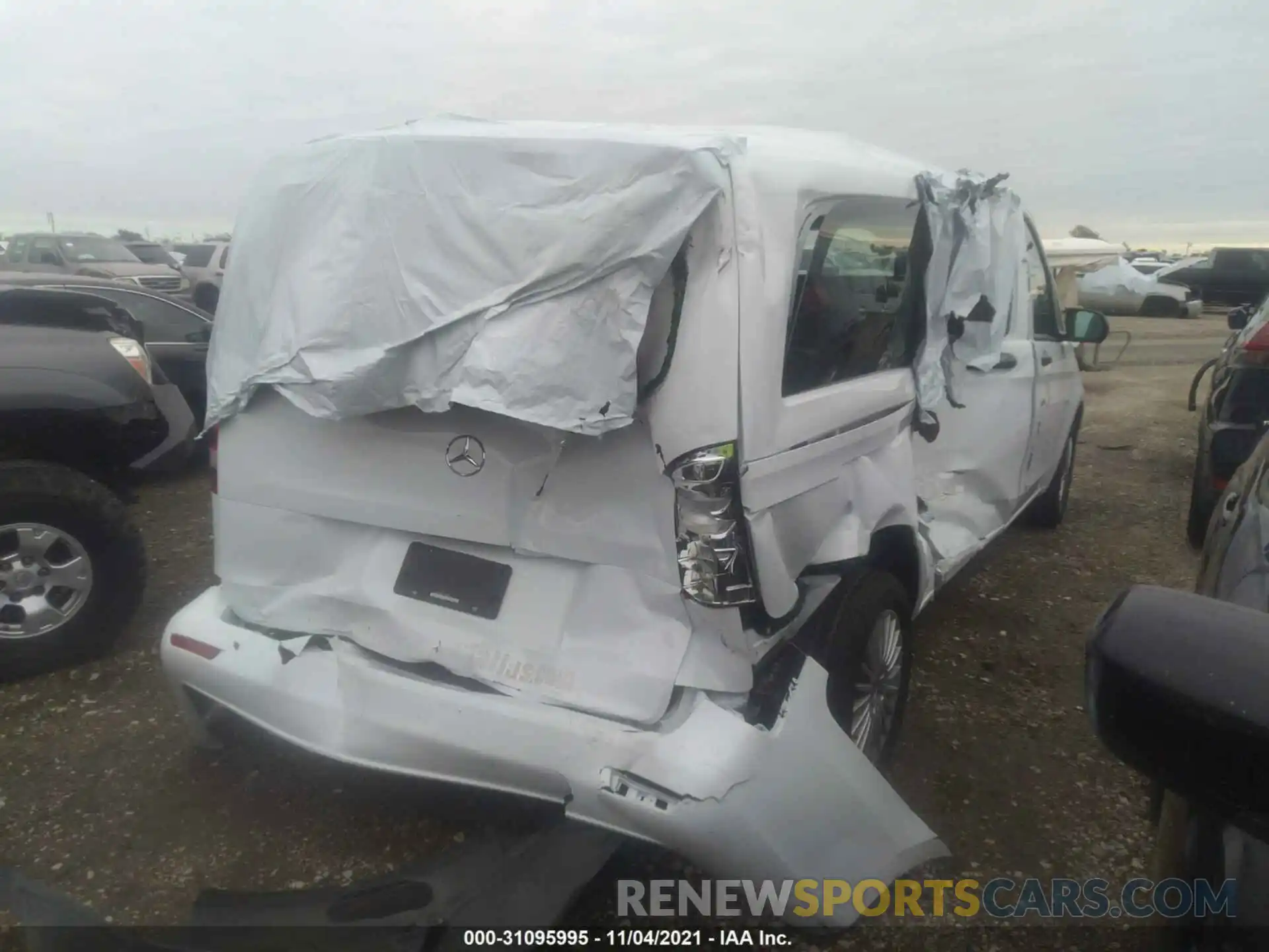 4 Photograph of a damaged car W1YV0CEY6L3693466 MERCEDES-BENZ METRIS CARGO VAN 2020