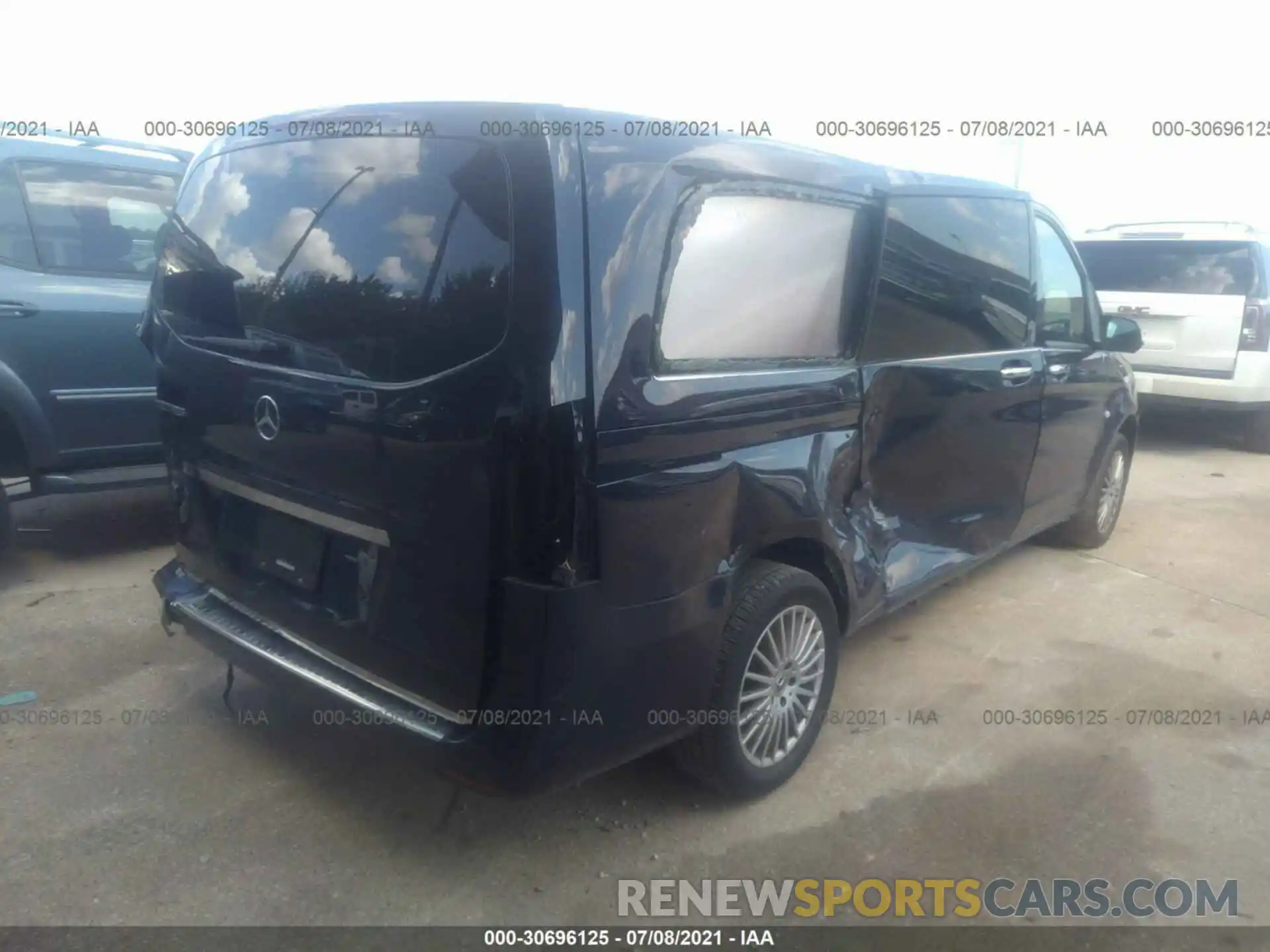 4 Photograph of a damaged car W1YV0CEY9L3686057 MERCEDES-BENZ METRIS CARGO VAN 2020