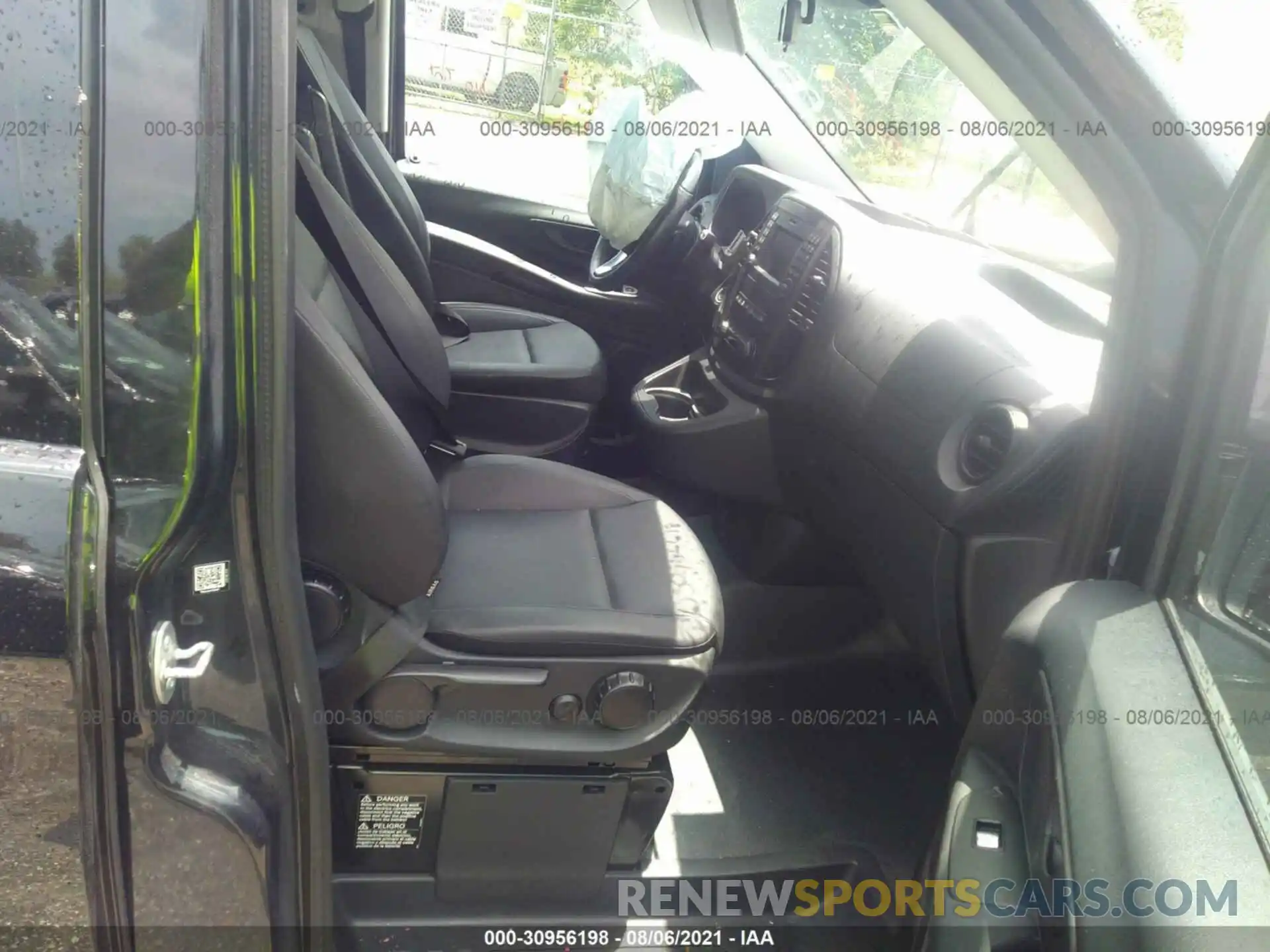 5 Photograph of a damaged car WD4PG2EE9K3521154 MERCEDES-BENZ METRIS PASSENGER VAN 2019