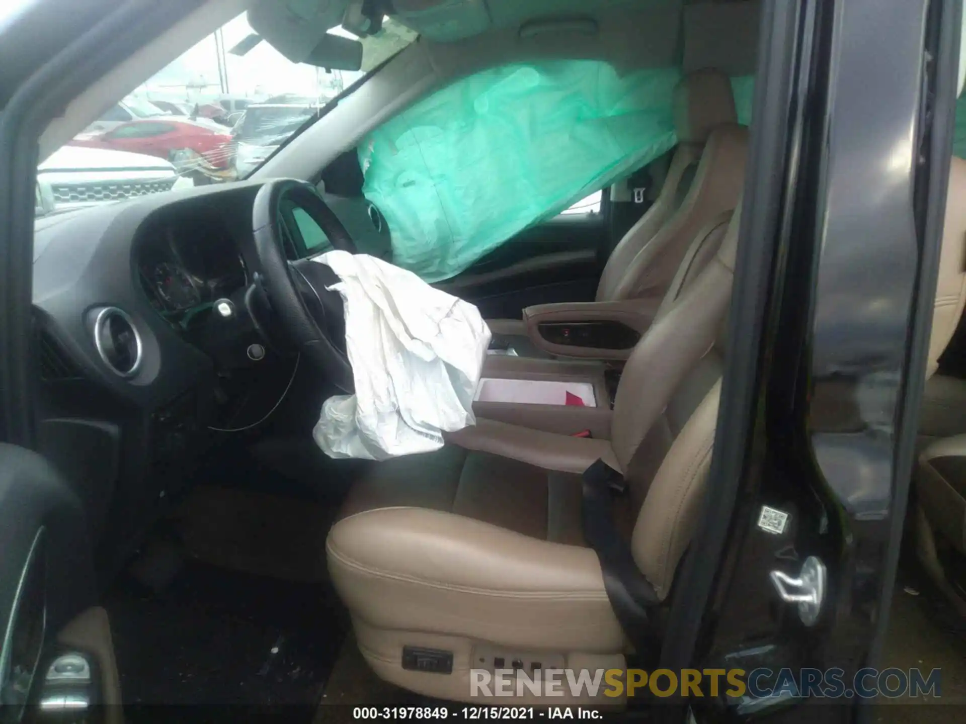 5 Photograph of a damaged car WD4PG2EE9K3527049 MERCEDES-BENZ METRIS PASSENGER VAN 2019