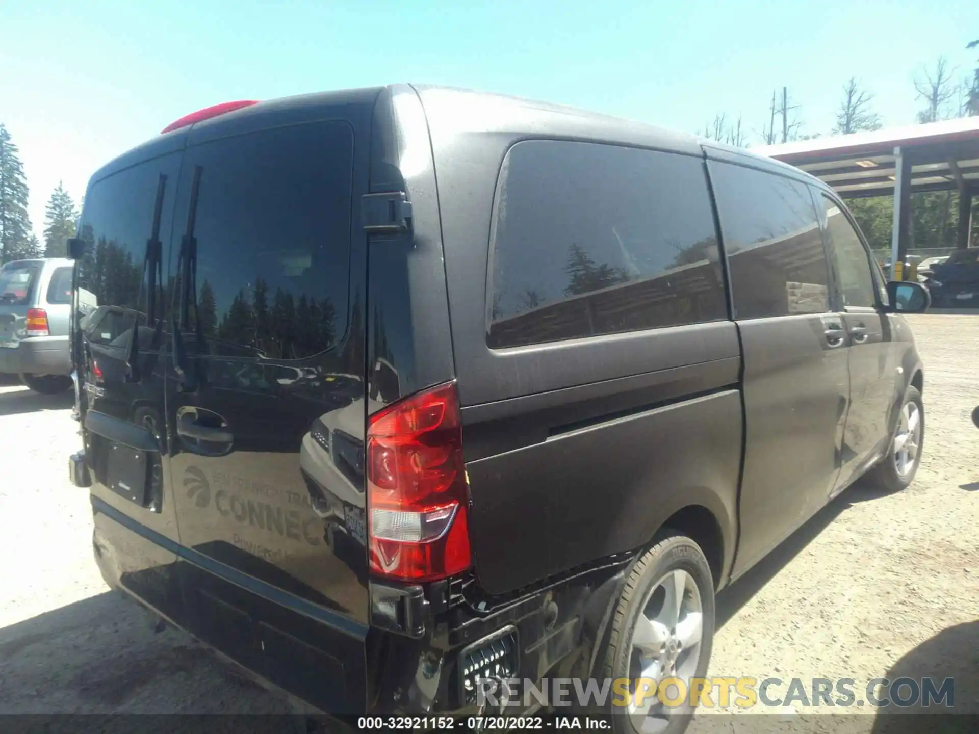 4 Photograph of a damaged car W1WV0FEY5L3696594 MERCEDES-BENZ METRIS PASSENGER VAN 2020