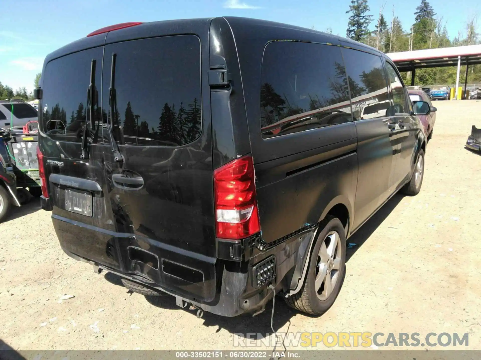 4 Photograph of a damaged car W1WV0FEY7L3698380 MERCEDES-BENZ METRIS PASSENGER VAN 2020