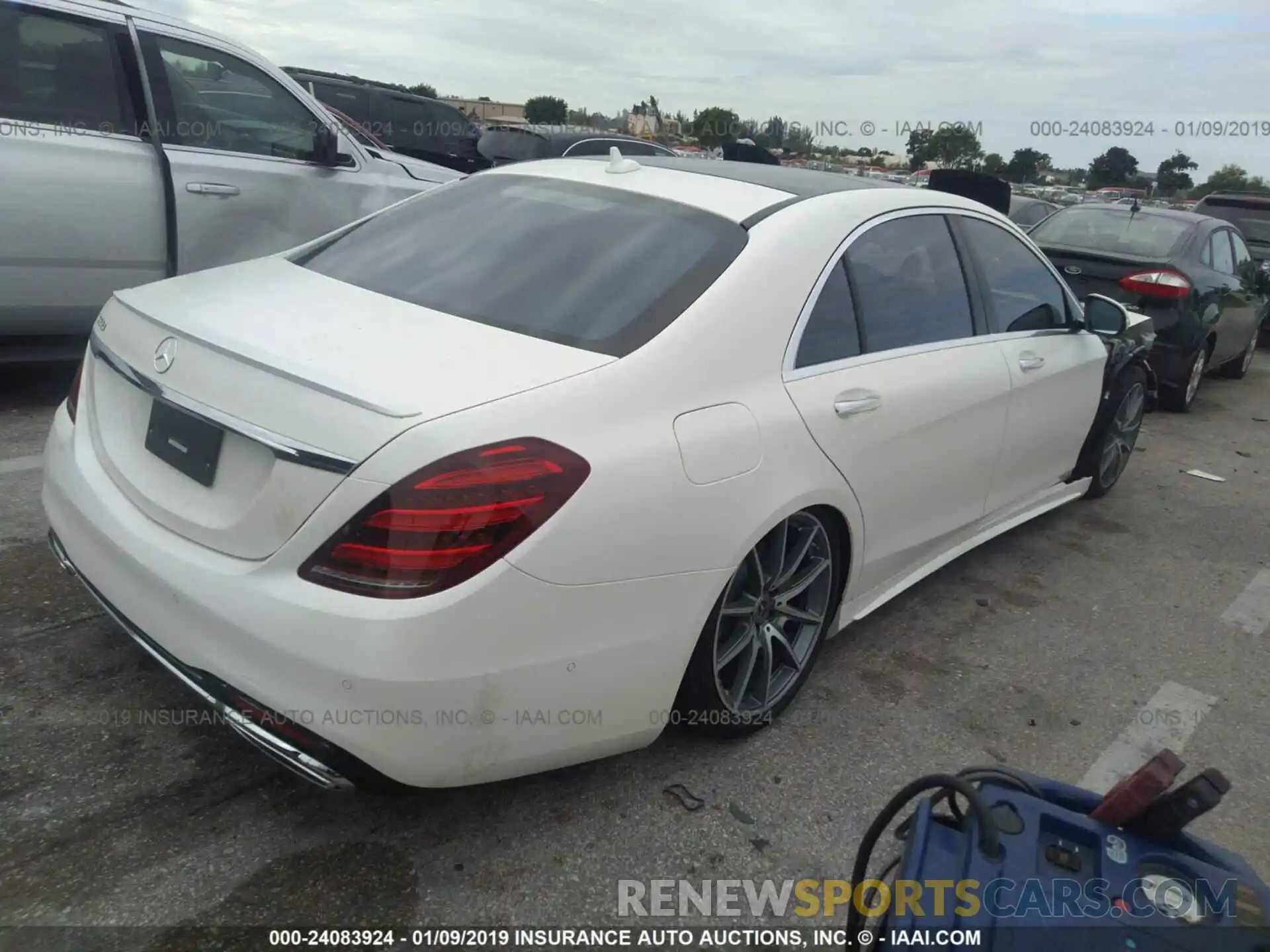 4 Photograph of a damaged car WDDUG8DB3KA433919 MERCEDES-BENZ S 2019