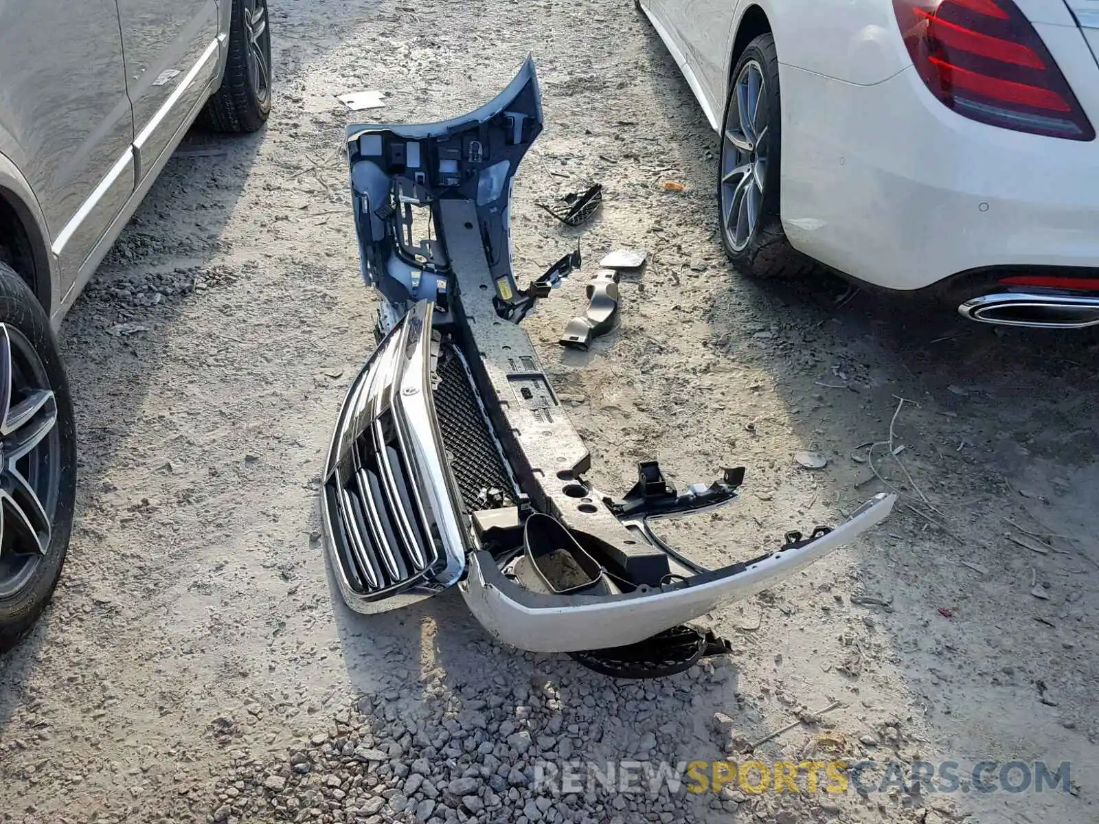 9 Фотография поврежденного автомобиля WDDUG8DB8KA424519 MERCEDES-BENZ S 560 2019