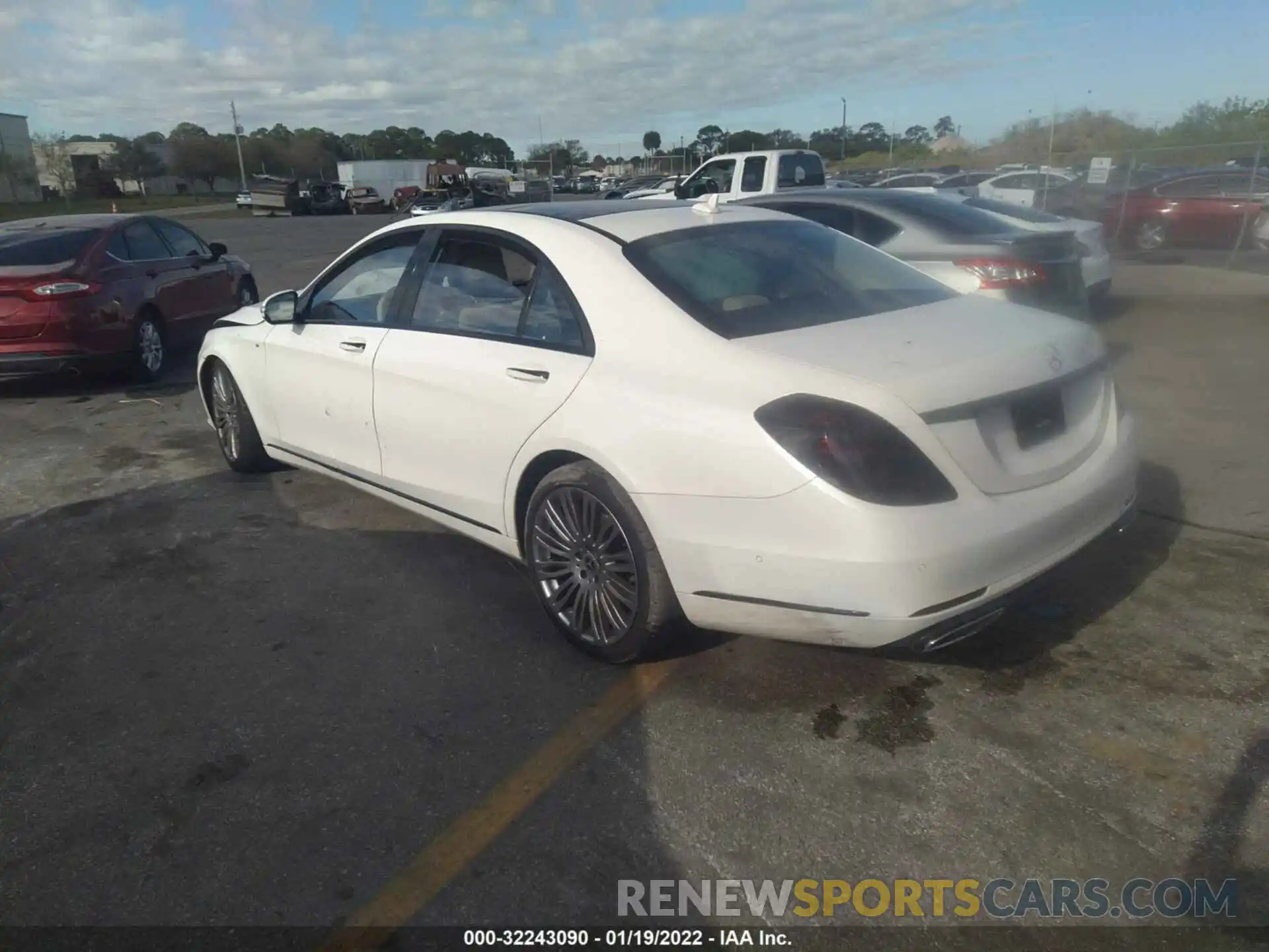 3 Photograph of a damaged car WDDUG6GB0KA478090 MERCEDES-BENZ S-CLASS 2019