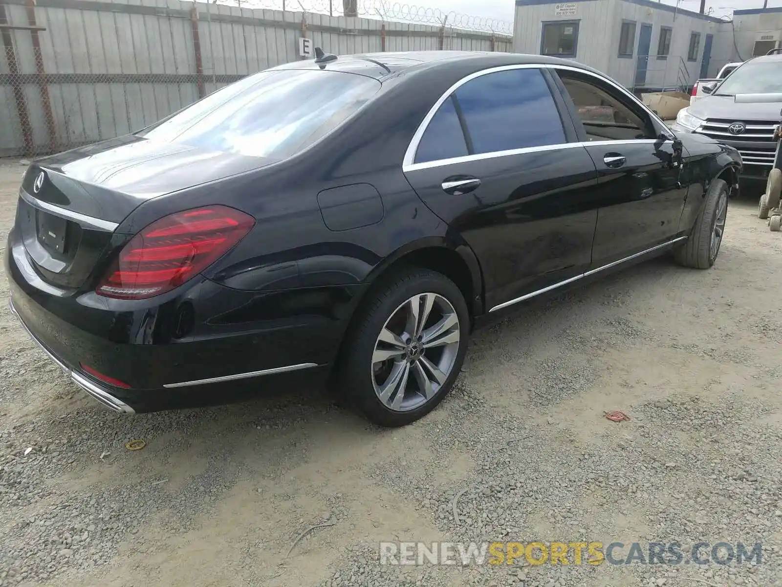 4 Photograph of a damaged car WDDUG6GB0KA479417 MERCEDES-BENZ S CLASS 2019