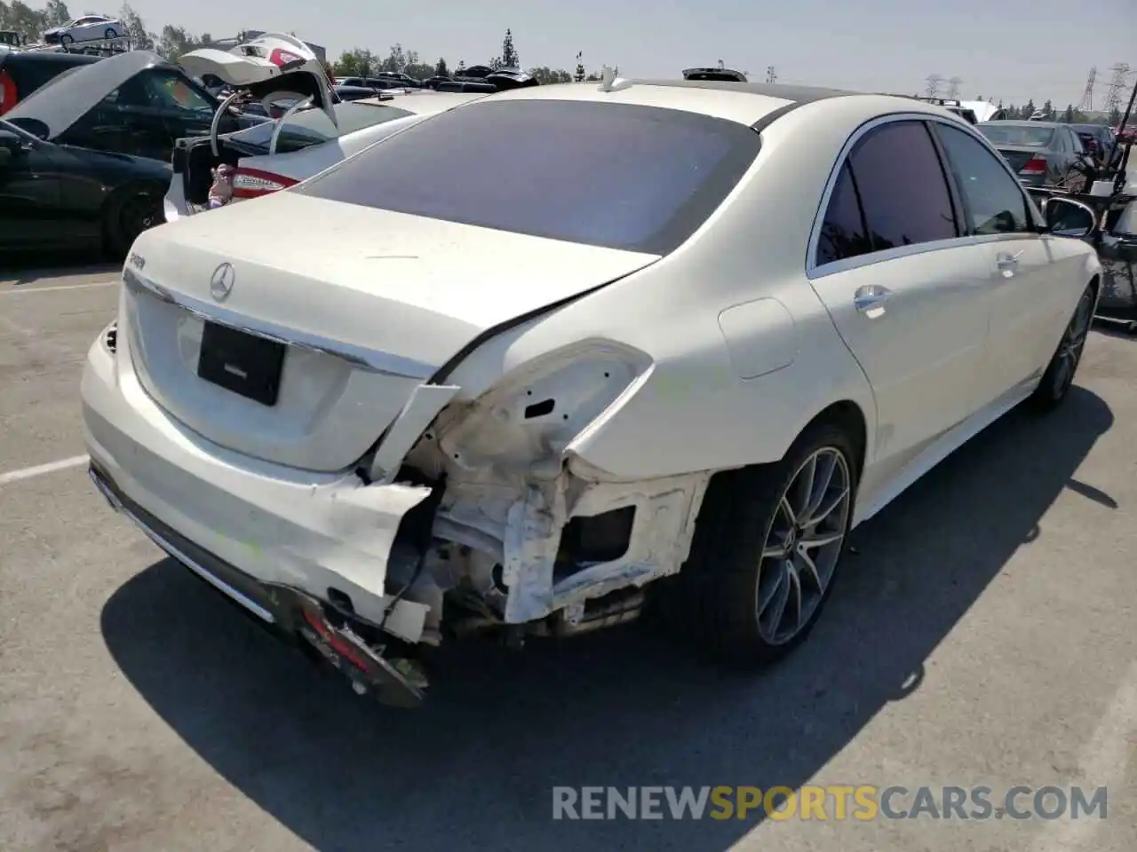 4 Photograph of a damaged car WDDUG6GB4KA487083 MERCEDES-BENZ S-CLASS 2019