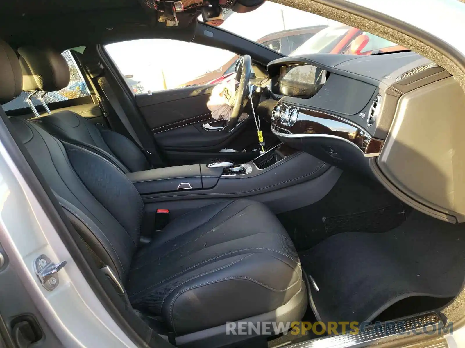 5 Photograph of a damaged car WDDUG6GB5KA477341 MERCEDES-BENZ S CLASS 2019