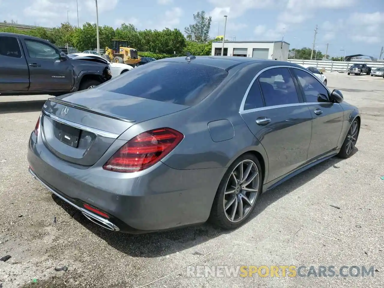 4 Photograph of a damaged car WDDUG8DB0KA479305 MERCEDES-BENZ S-CLASS 2019