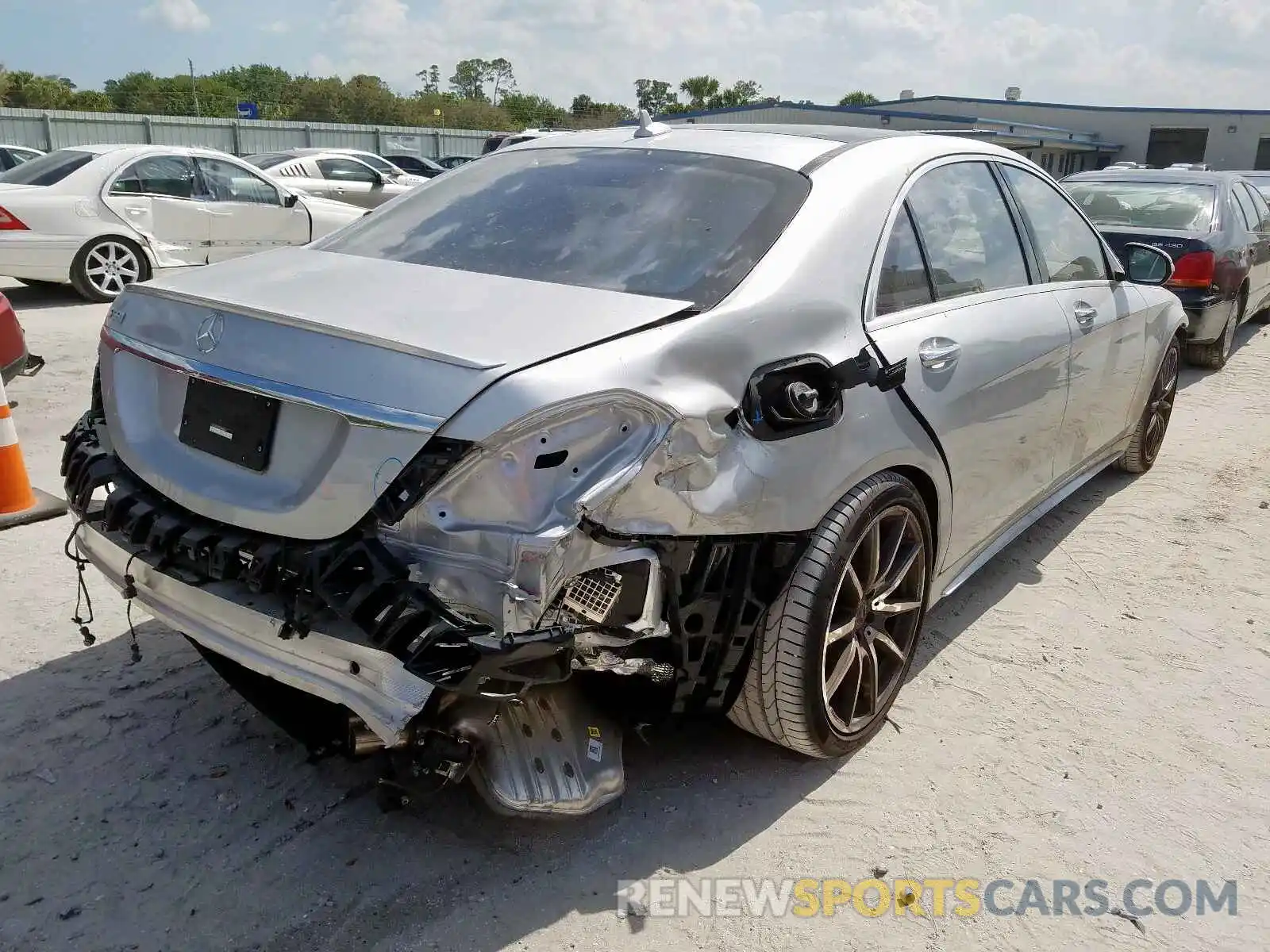 4 Photograph of a damaged car WDDUG8DB3KA448596 MERCEDES-BENZ S CLASS 2019