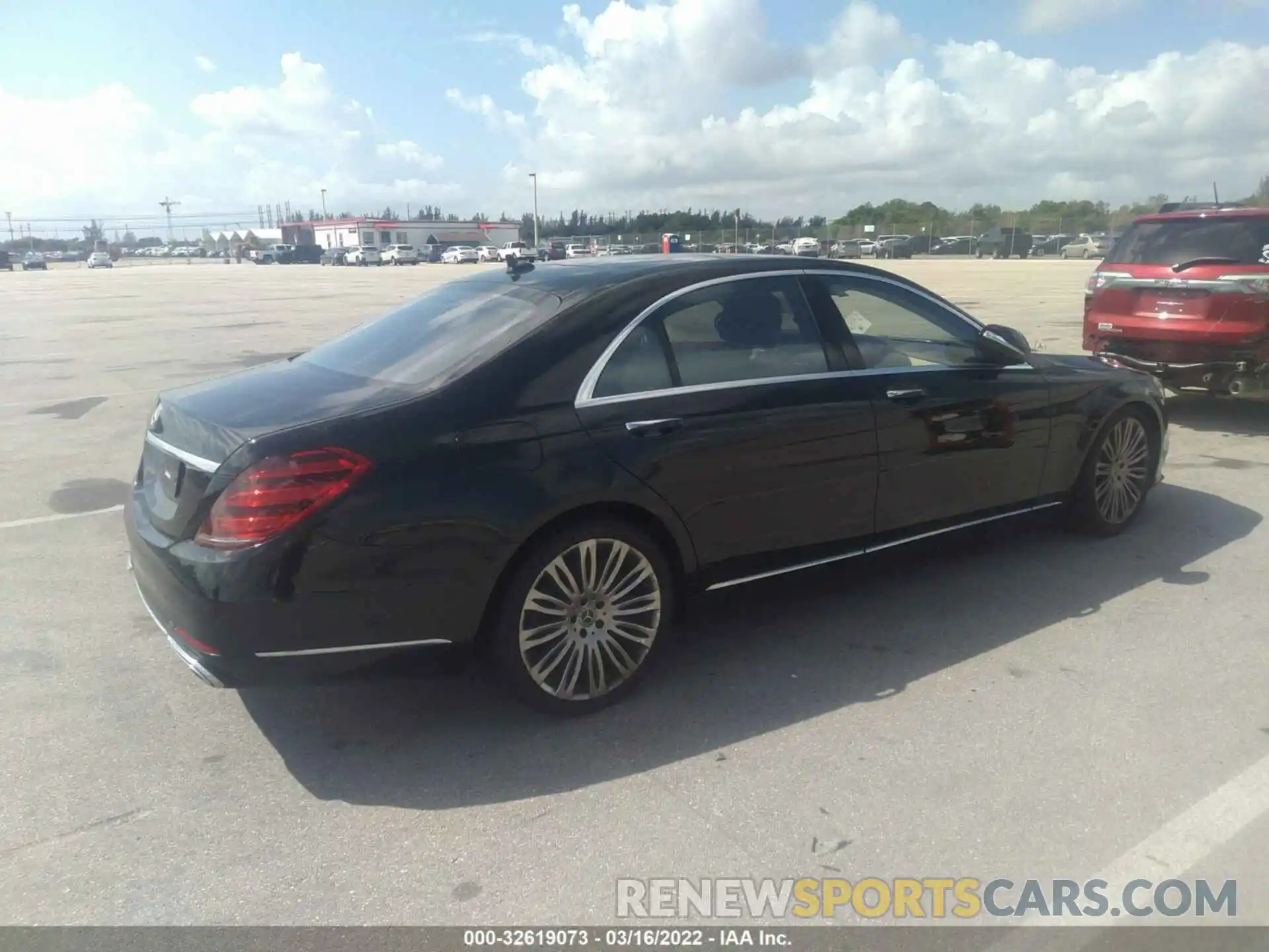 4 Photograph of a damaged car WDDUG8DB3KA488483 MERCEDES-BENZ S-CLASS 2019