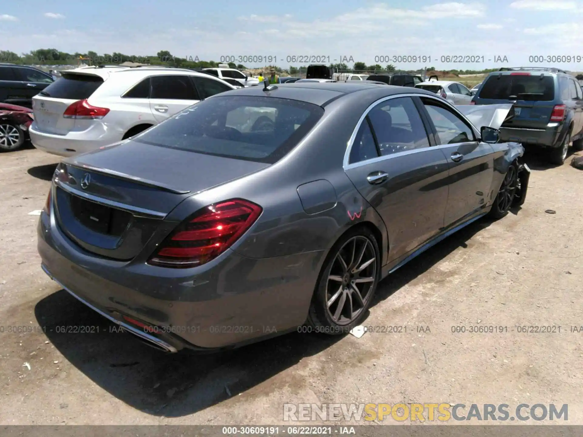 4 Photograph of a damaged car WDDUG8DB5KA430665 MERCEDES-BENZ S-CLASS 2019