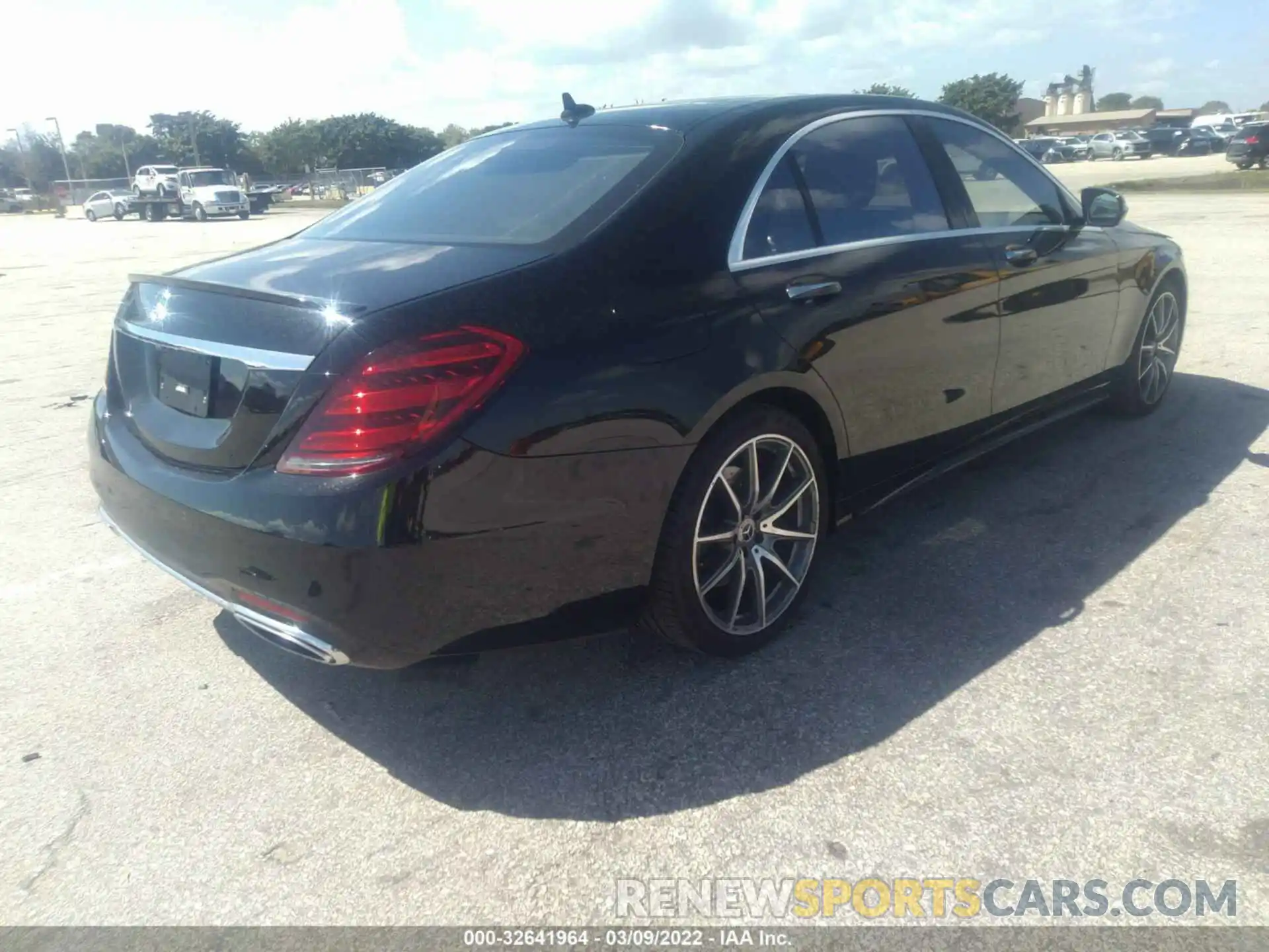 4 Photograph of a damaged car WDDUG8DB6KA439049 MERCEDES-BENZ S-CLASS 2019