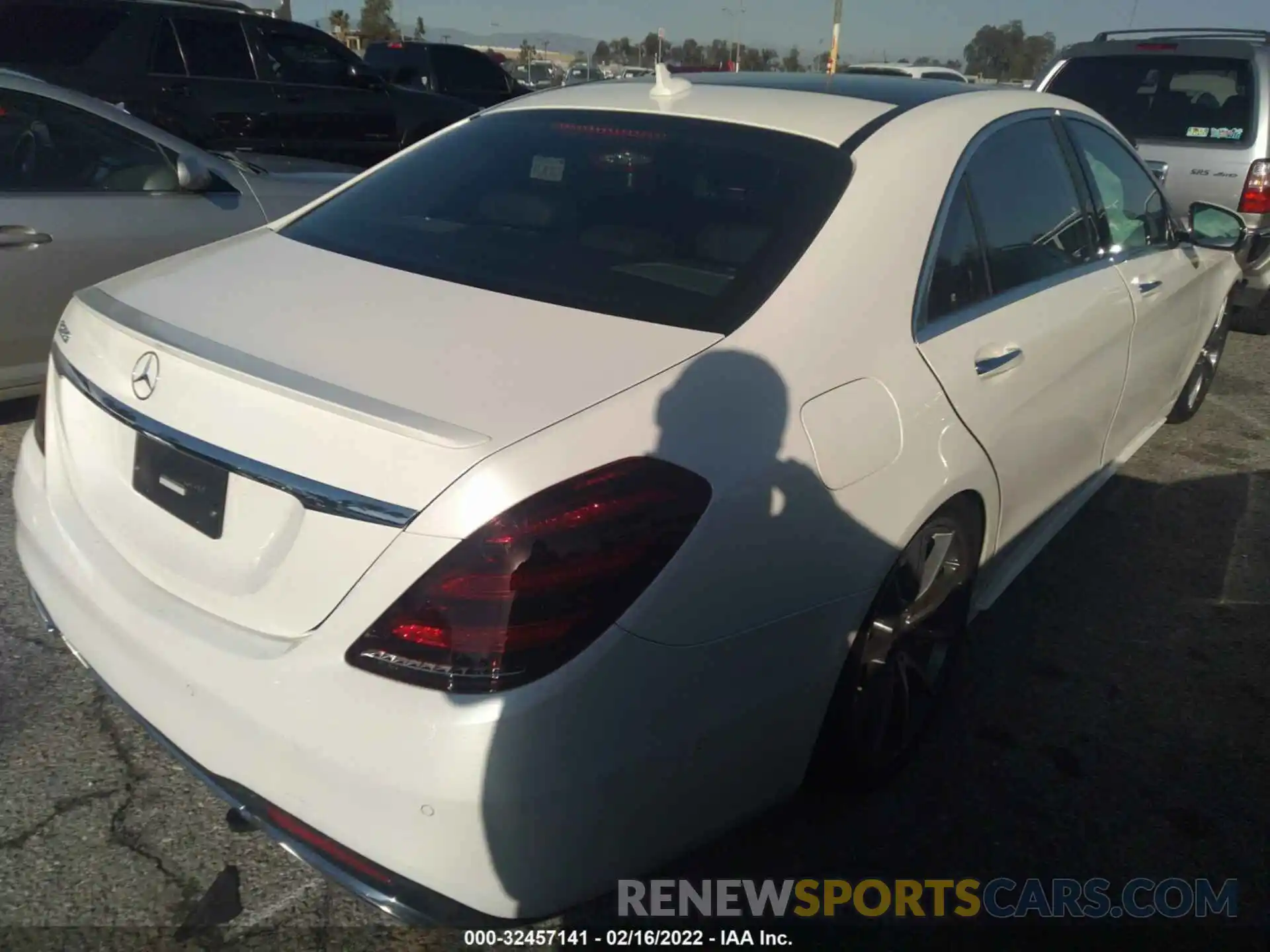 4 Photograph of a damaged car W1KUG8DB1LA552618 MERCEDES-BENZ S-CLASS 2020