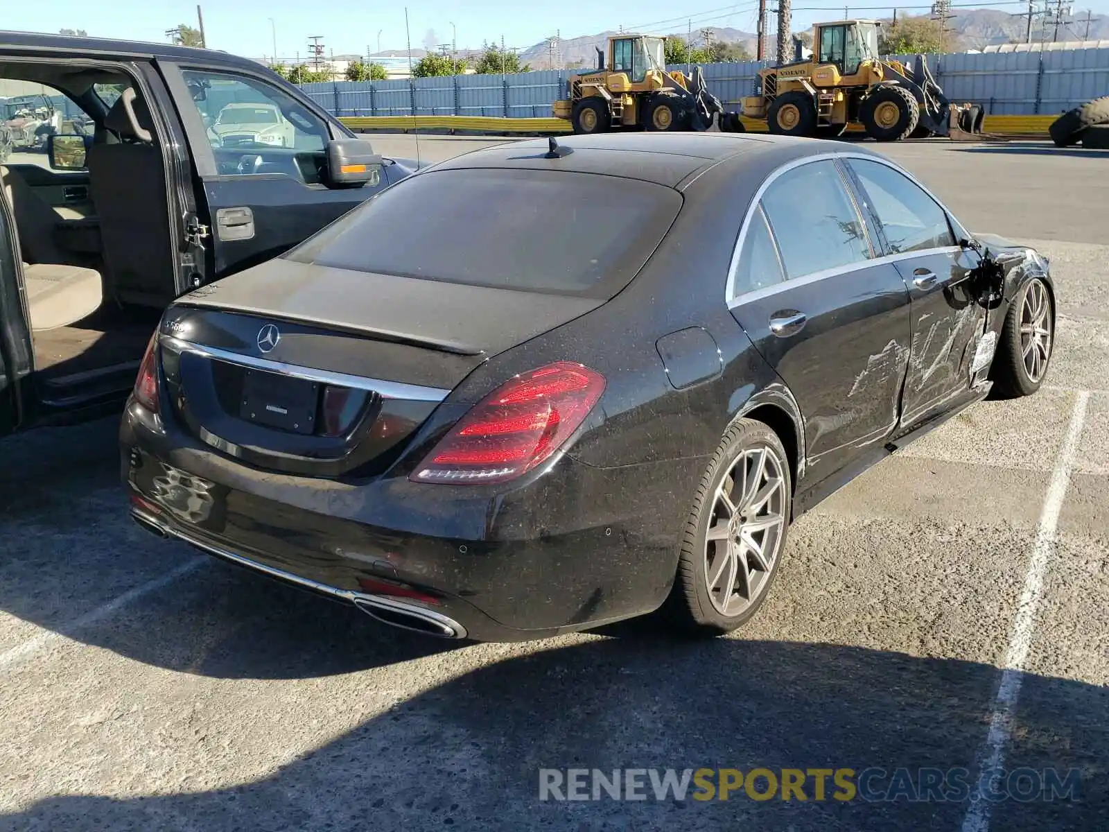 4 Photograph of a damaged car W1KUG8DB2LA567953 MERCEDES-BENZ S CLASS 2020