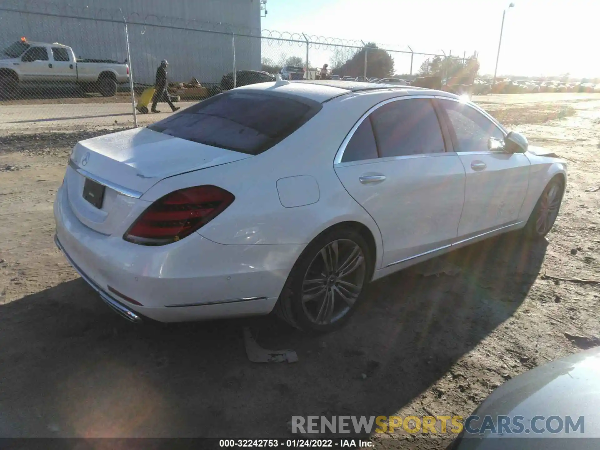 4 Photograph of a damaged car W1KUG8DB4LA570577 MERCEDES-BENZ S-CLASS 2020