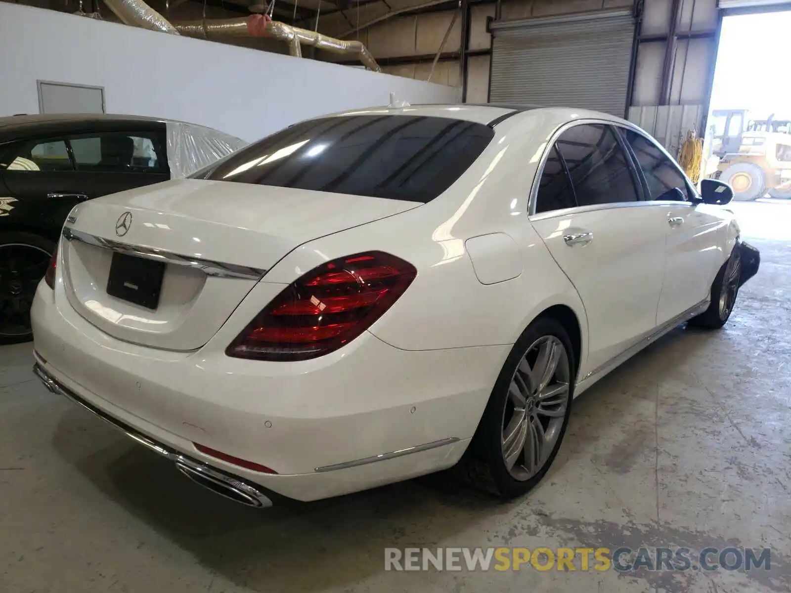 4 Photograph of a damaged car W1KUG8DB4LA587184 MERCEDES-BENZ S-CLASS 2020