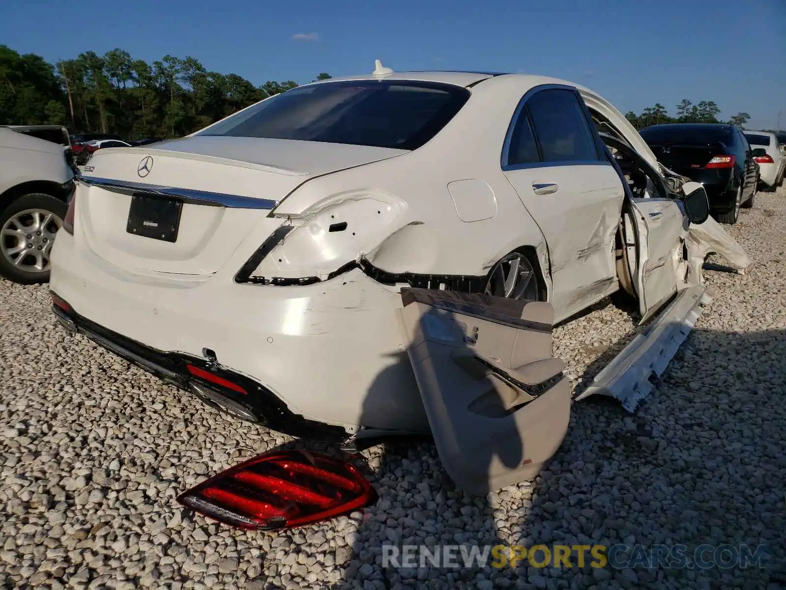 4 Photograph of a damaged car W1KUG8DB6LA570175 MERCEDES-BENZ S-CLASS 2020