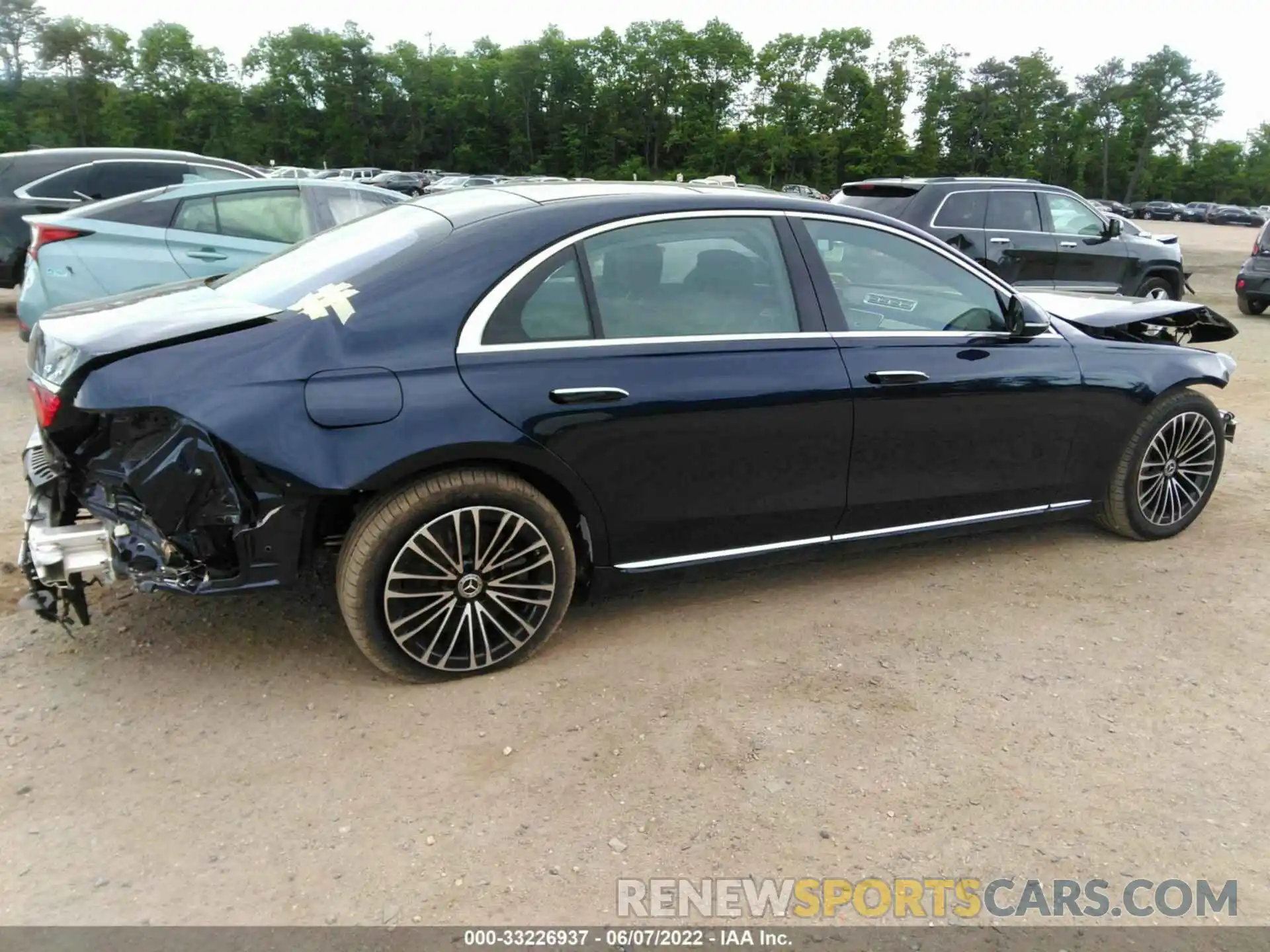 4 Photograph of a damaged car W1K6G6DB0NA122384 MERCEDES-BENZ S-CLASS 2022