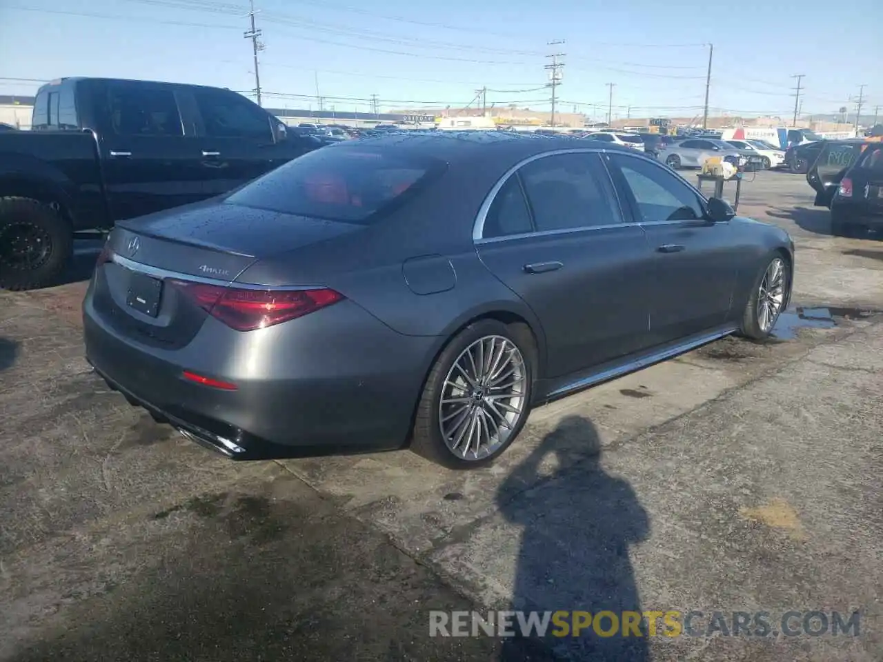 4 Photograph of a damaged car W1K6G6DB6NA106514 MERCEDES-BENZ S-CLASS 2022