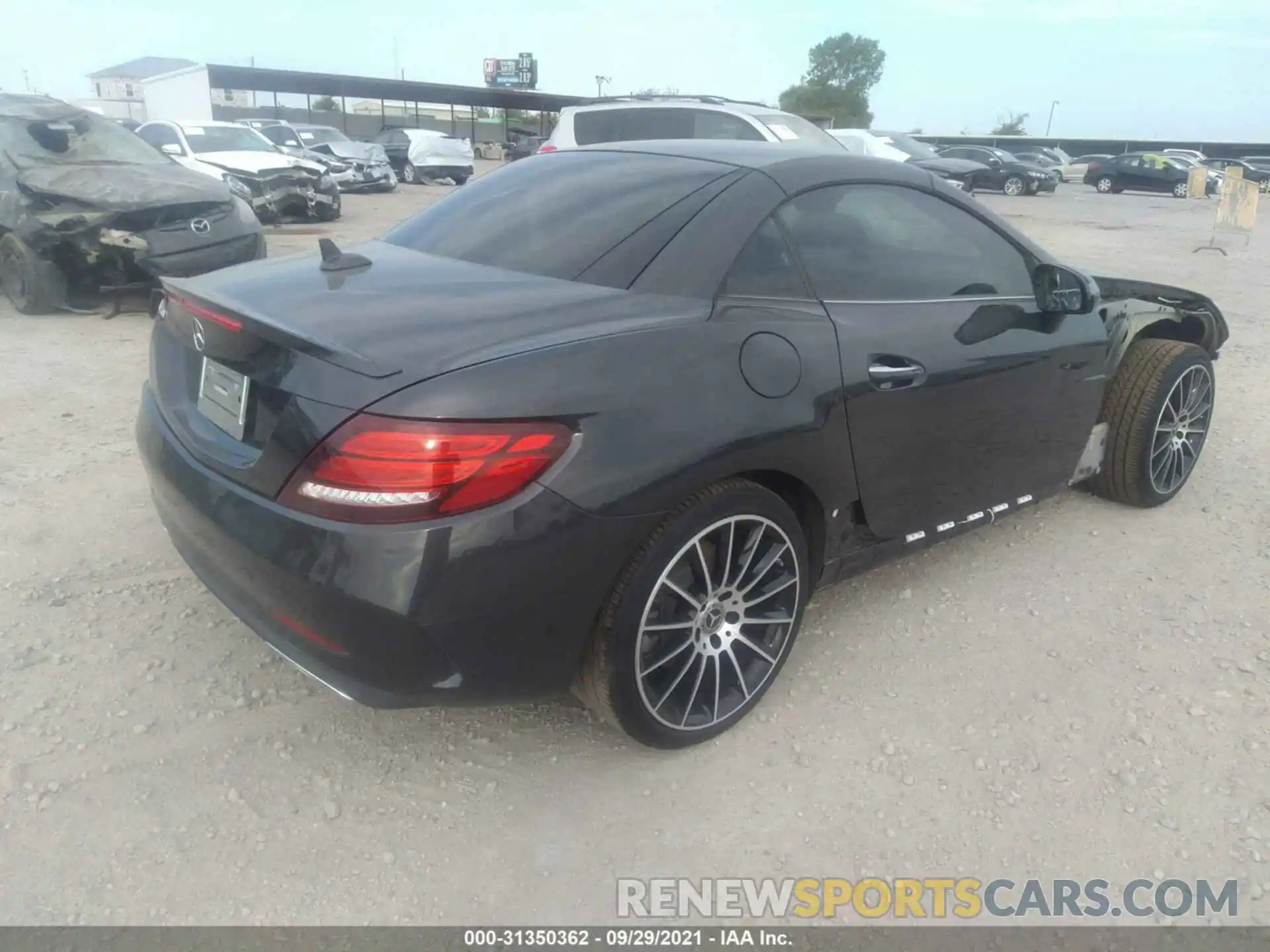 4 Photograph of a damaged car WDDPK3JA2KF158993 MERCEDES-BENZ SLC 2019