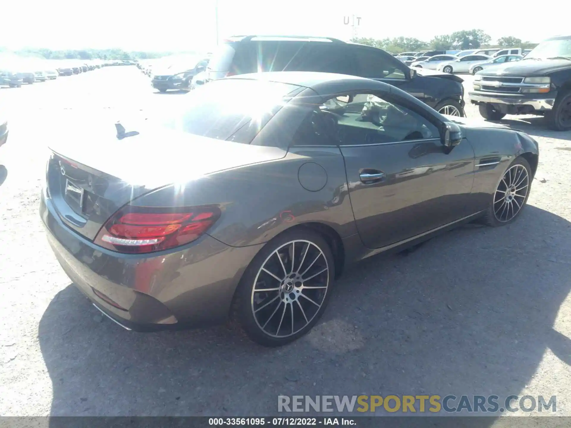 4 Photograph of a damaged car WDDPK3JA3KF162664 MERCEDES-BENZ SLC 2019