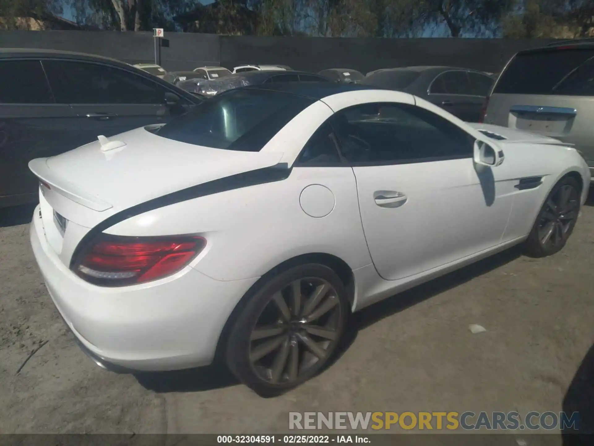 4 Photograph of a damaged car WDDPK3JA8KF157864 MERCEDES-BENZ SLC 2019