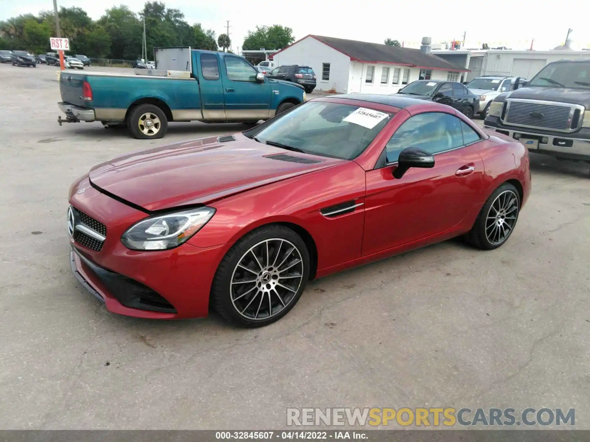 2 Photograph of a damaged car WDDPK3JA9KF162796 MERCEDES-BENZ SLC 2019