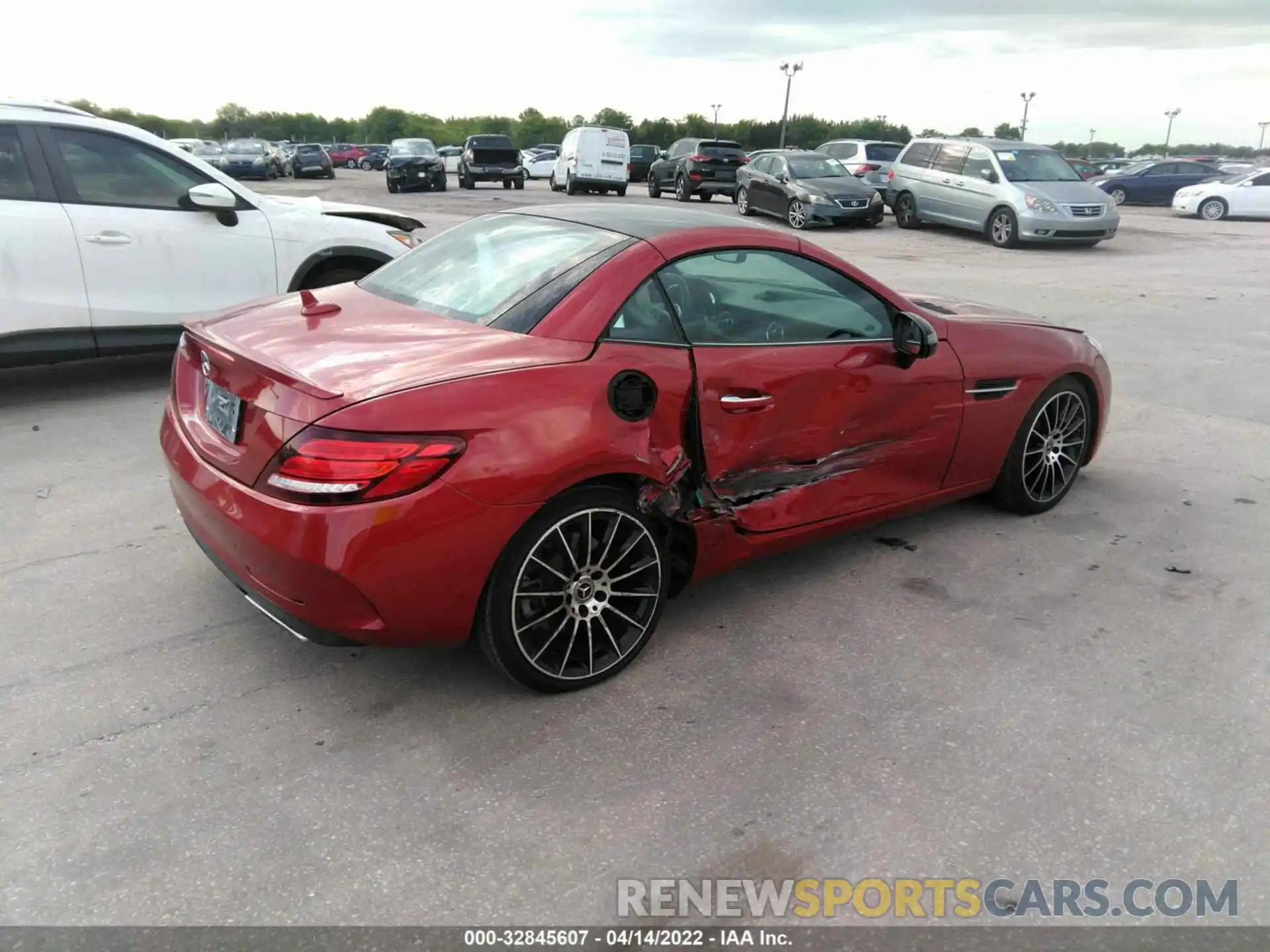 4 Photograph of a damaged car WDDPK3JA9KF162796 MERCEDES-BENZ SLC 2019