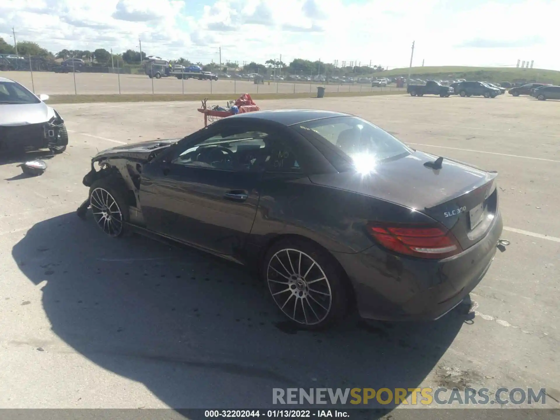 3 Photograph of a damaged car WDDPK3JAXKF157705 MERCEDES-BENZ SLC 2019